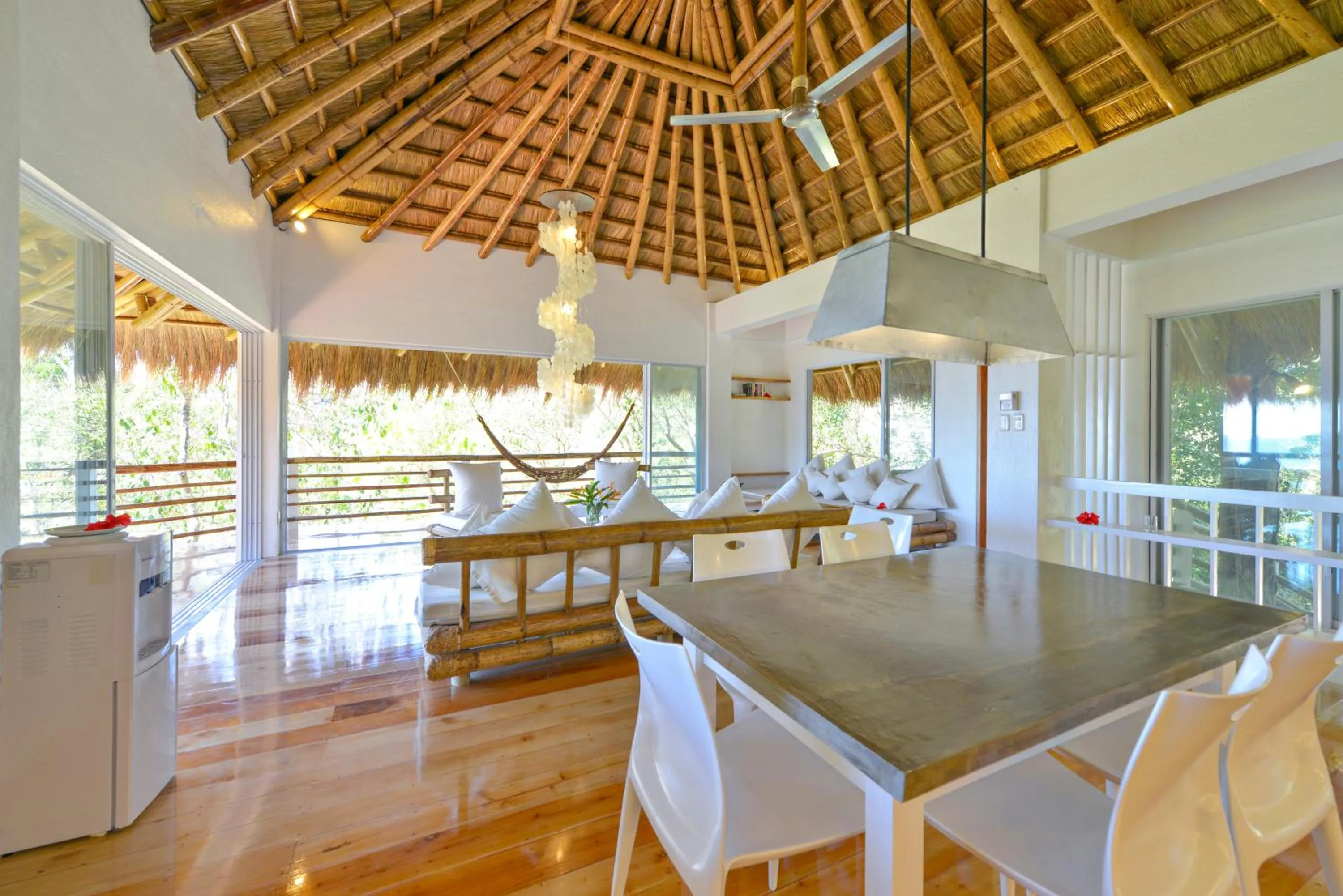 Dining area in Diniview Villa Resort