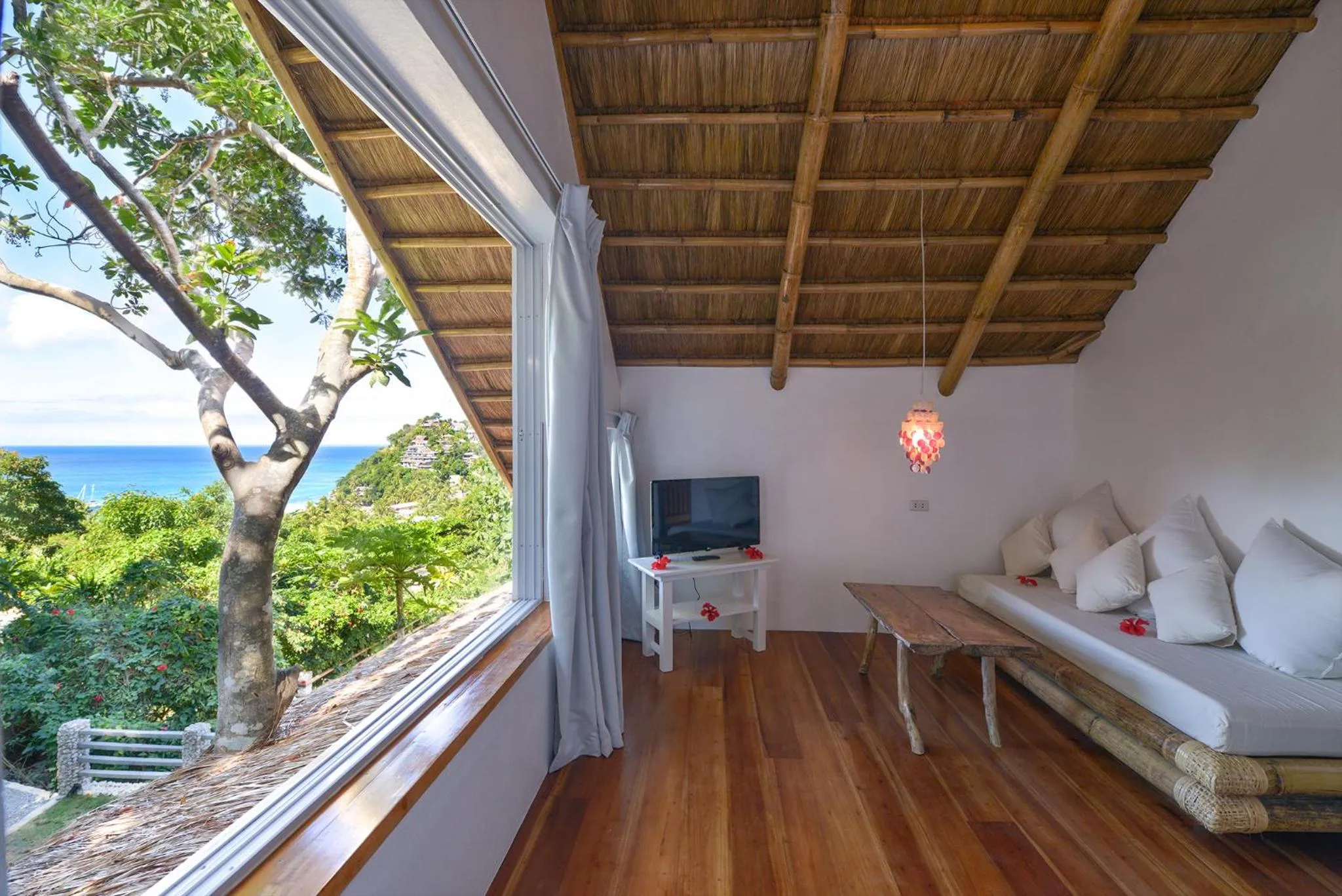 TV and multimedia in Diniview Villa Resort