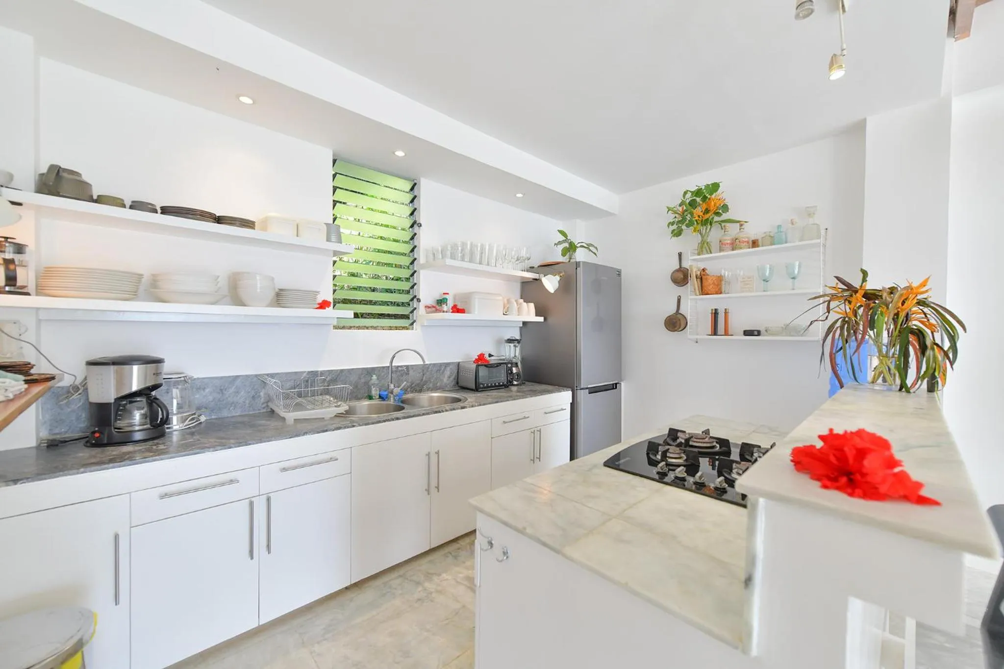 Coffee/tea facilities in Diniview Villa Resort