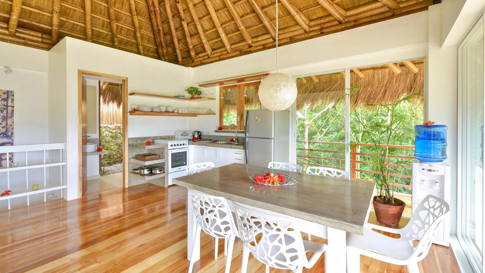 Kitchen or kitchenette in Diniview Villa Resort