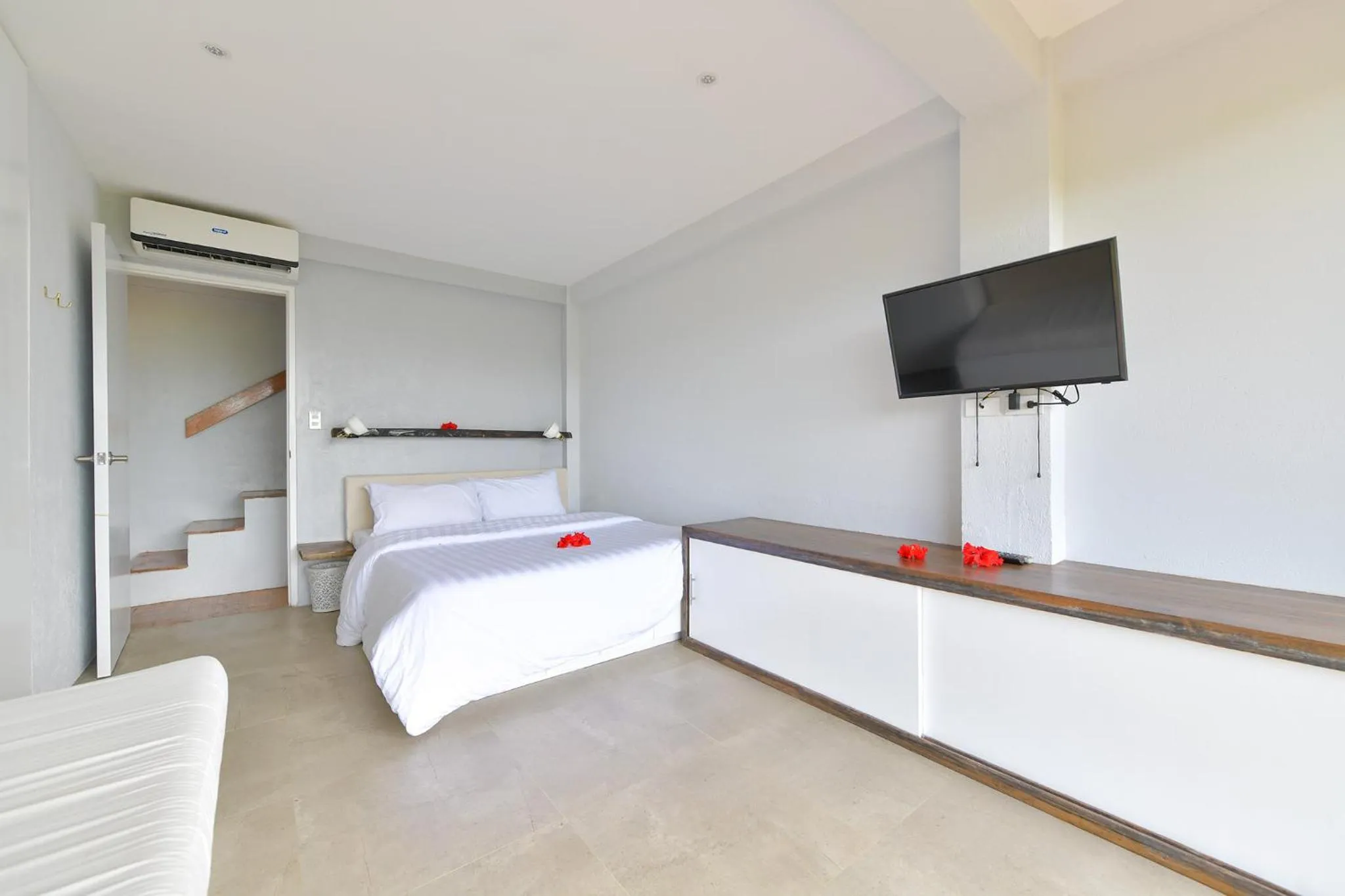 TV and multimedia, Bed in Diniview Villa Resort