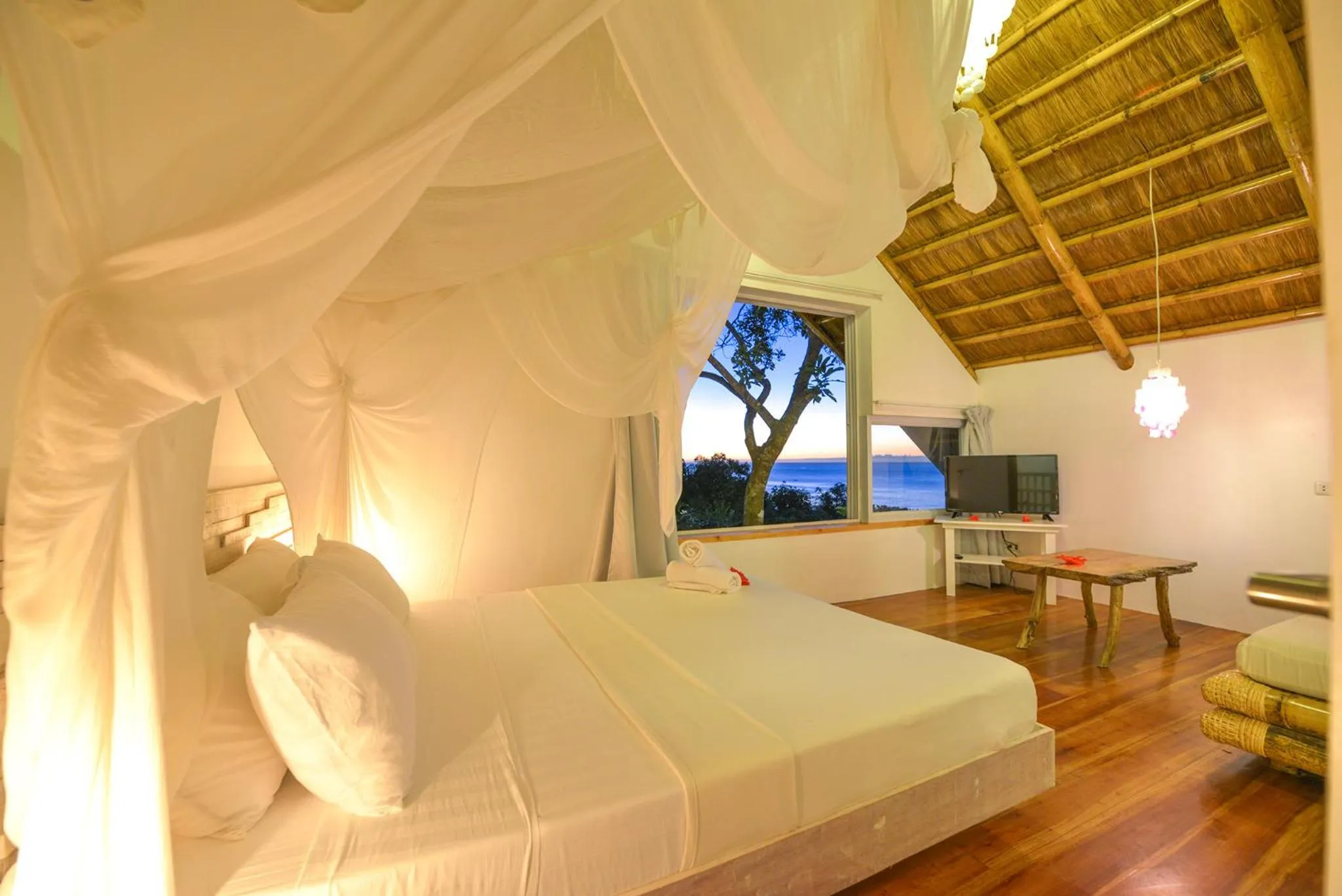 TV and multimedia, Bed in Diniview Villa Resort