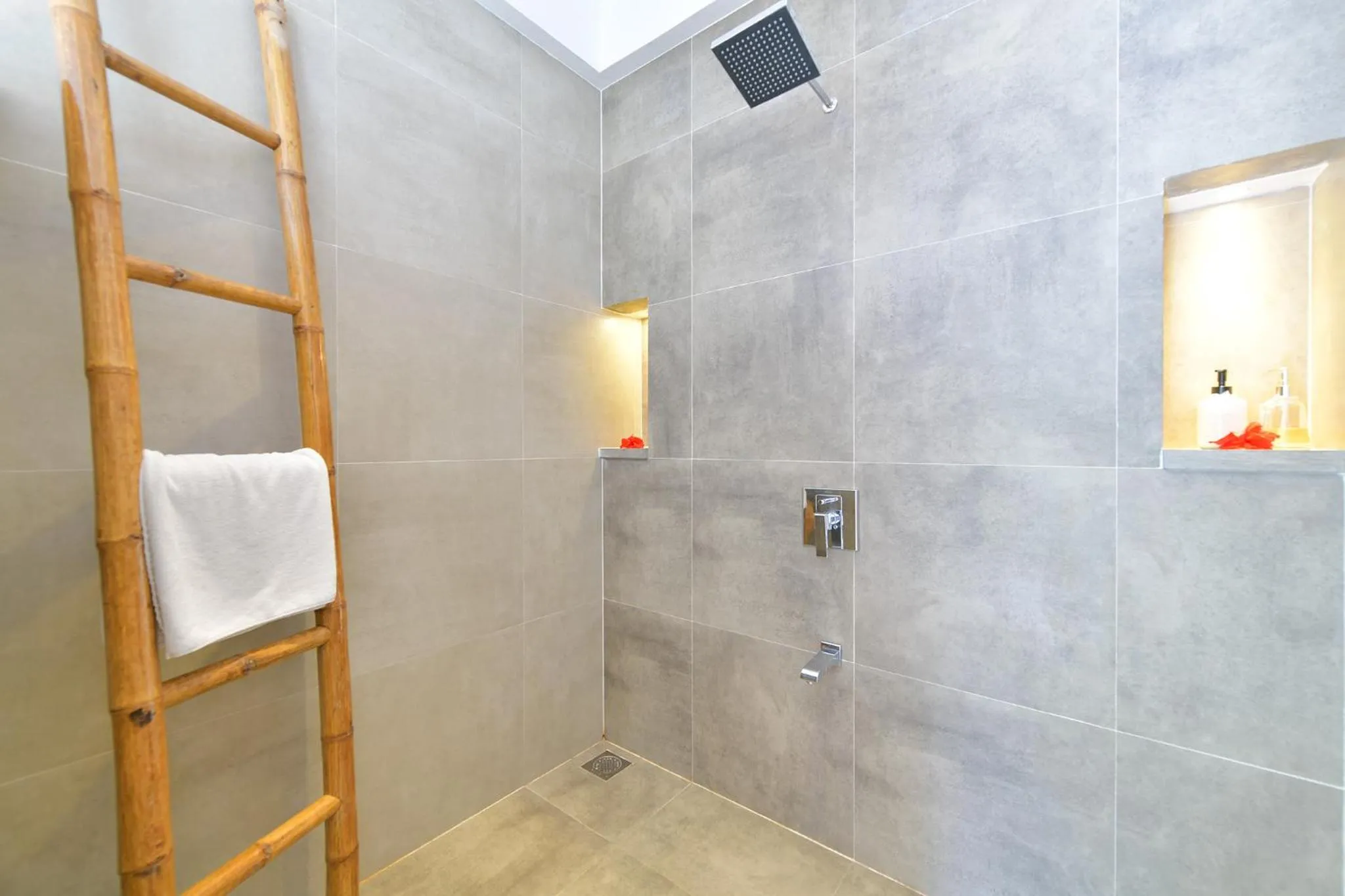 Shower in Diniview Villa Resort