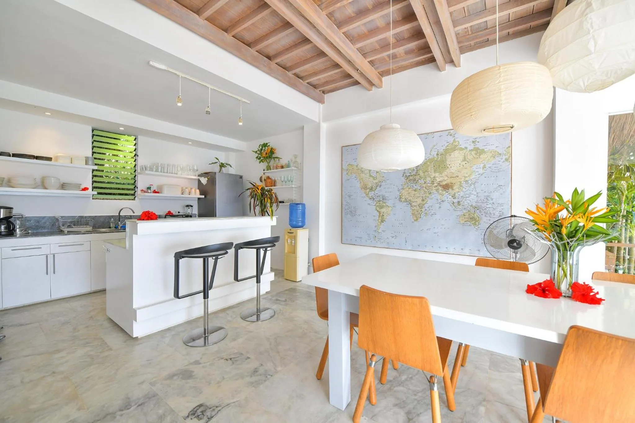 Kitchen or kitchenette in Diniview Villa Resort