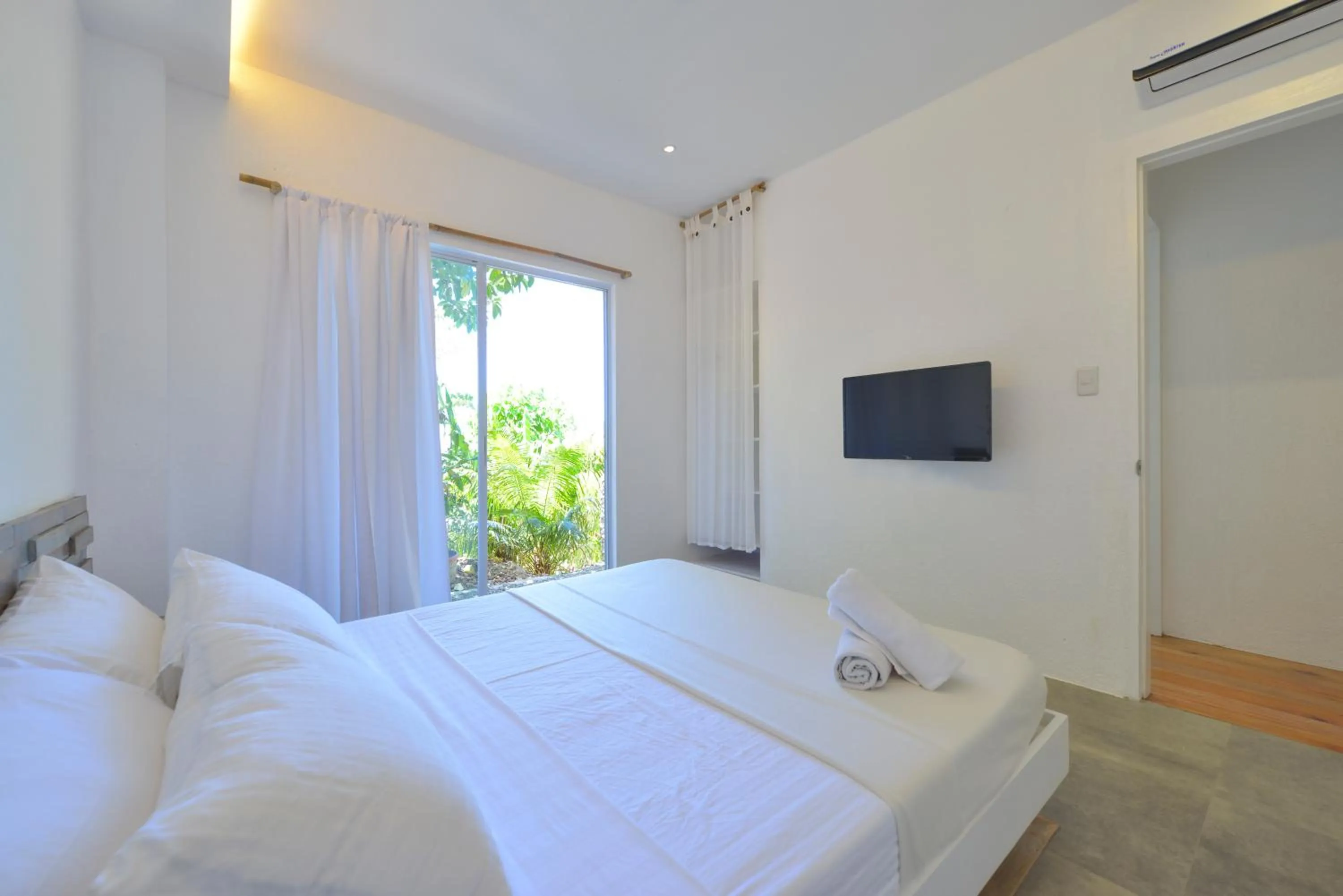 Day, Bed in Diniview Villa Resort