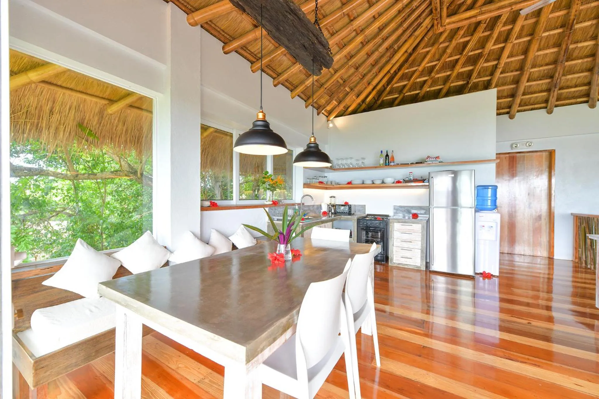 Kitchen or kitchenette in Diniview Villa Resort