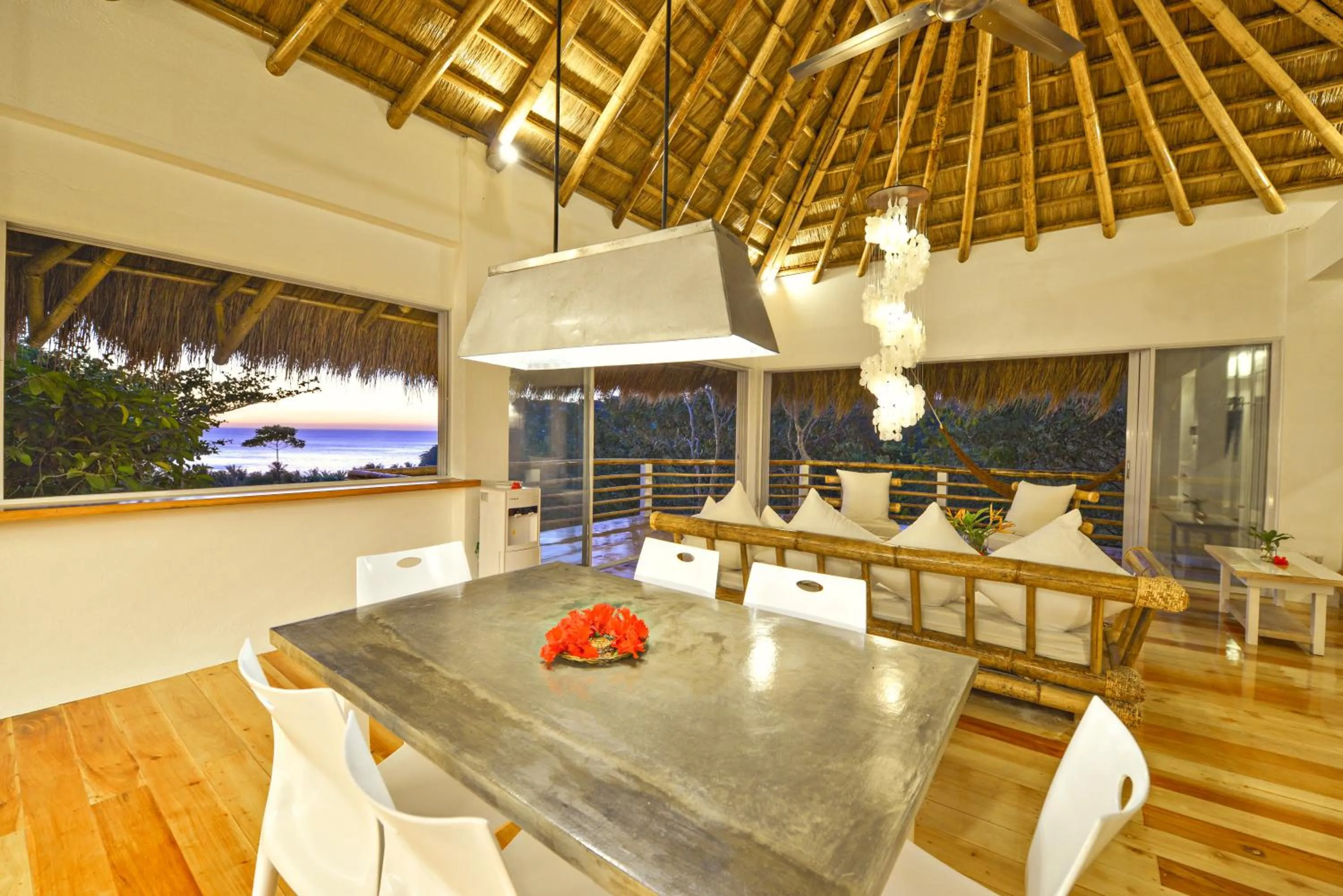 Dining area in Diniview Villa Resort
