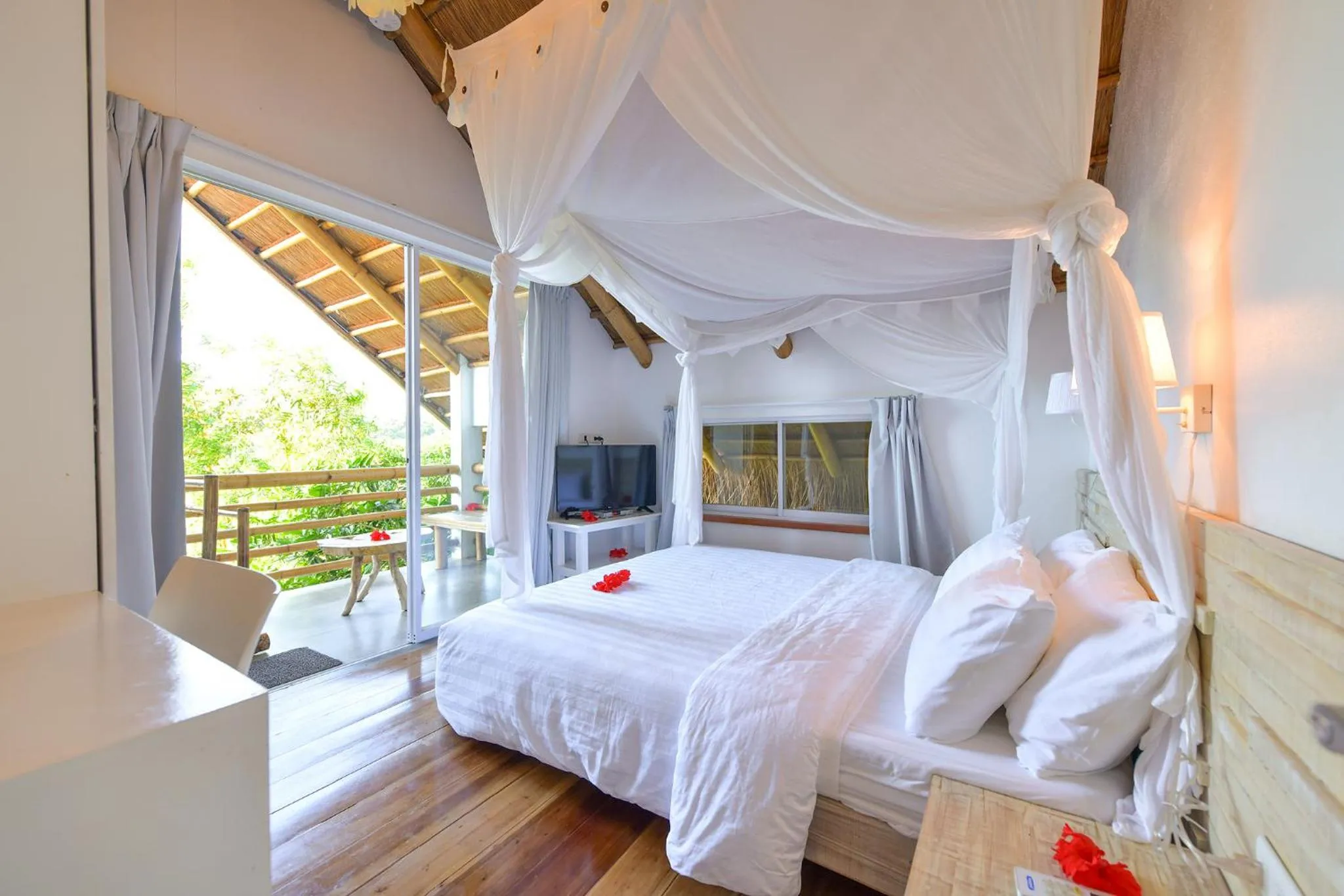 TV and multimedia, Bed in Diniview Villa Resort