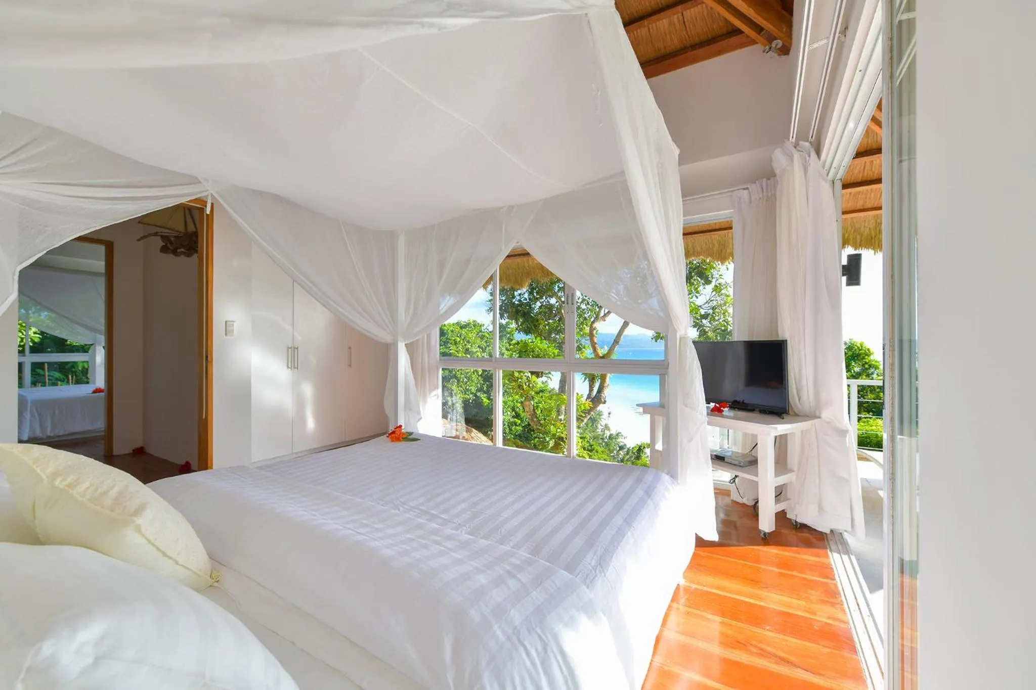 TV and multimedia, Bed in Diniview Villa Resort