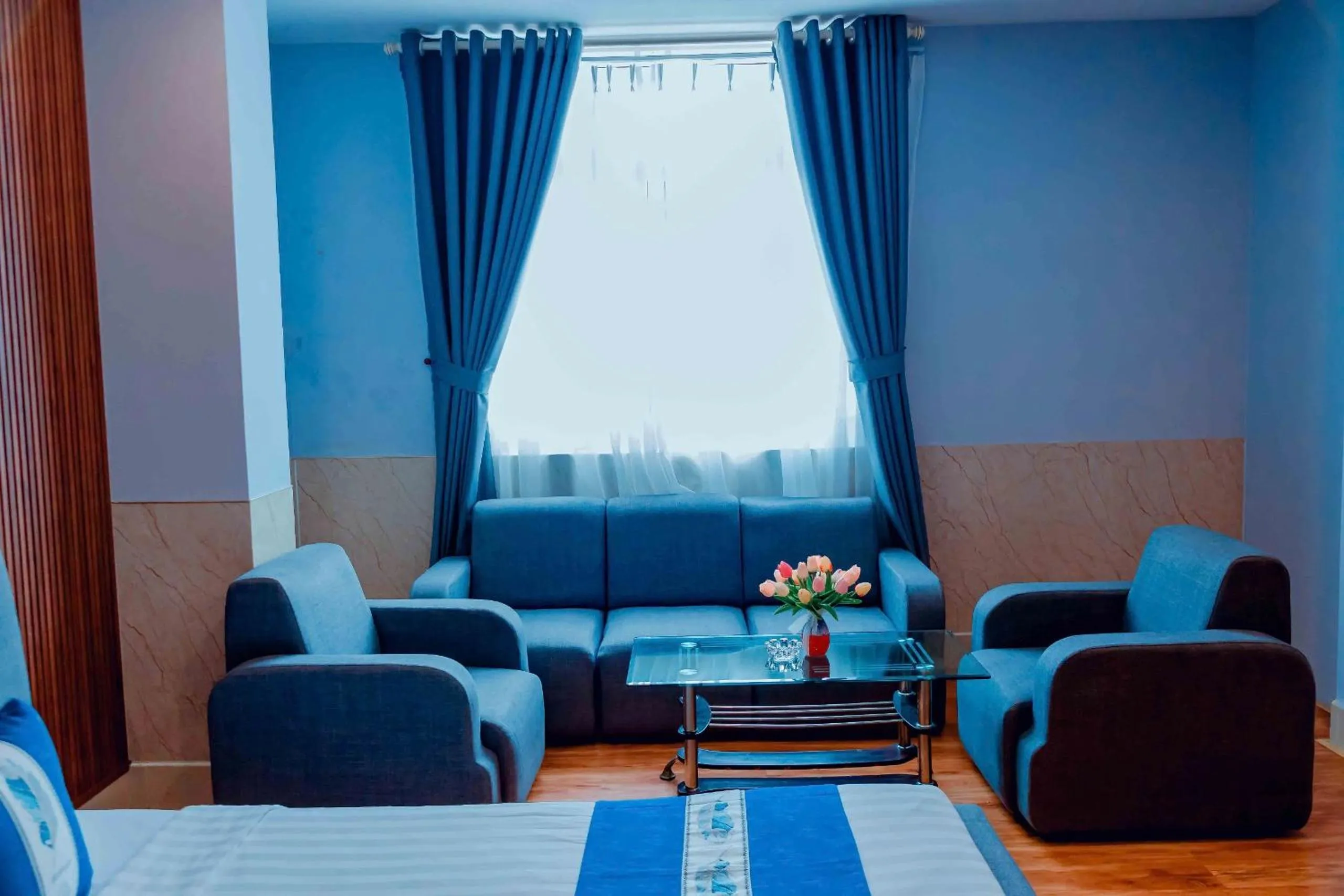 Seating area in Linh Phuong 3 Hotel