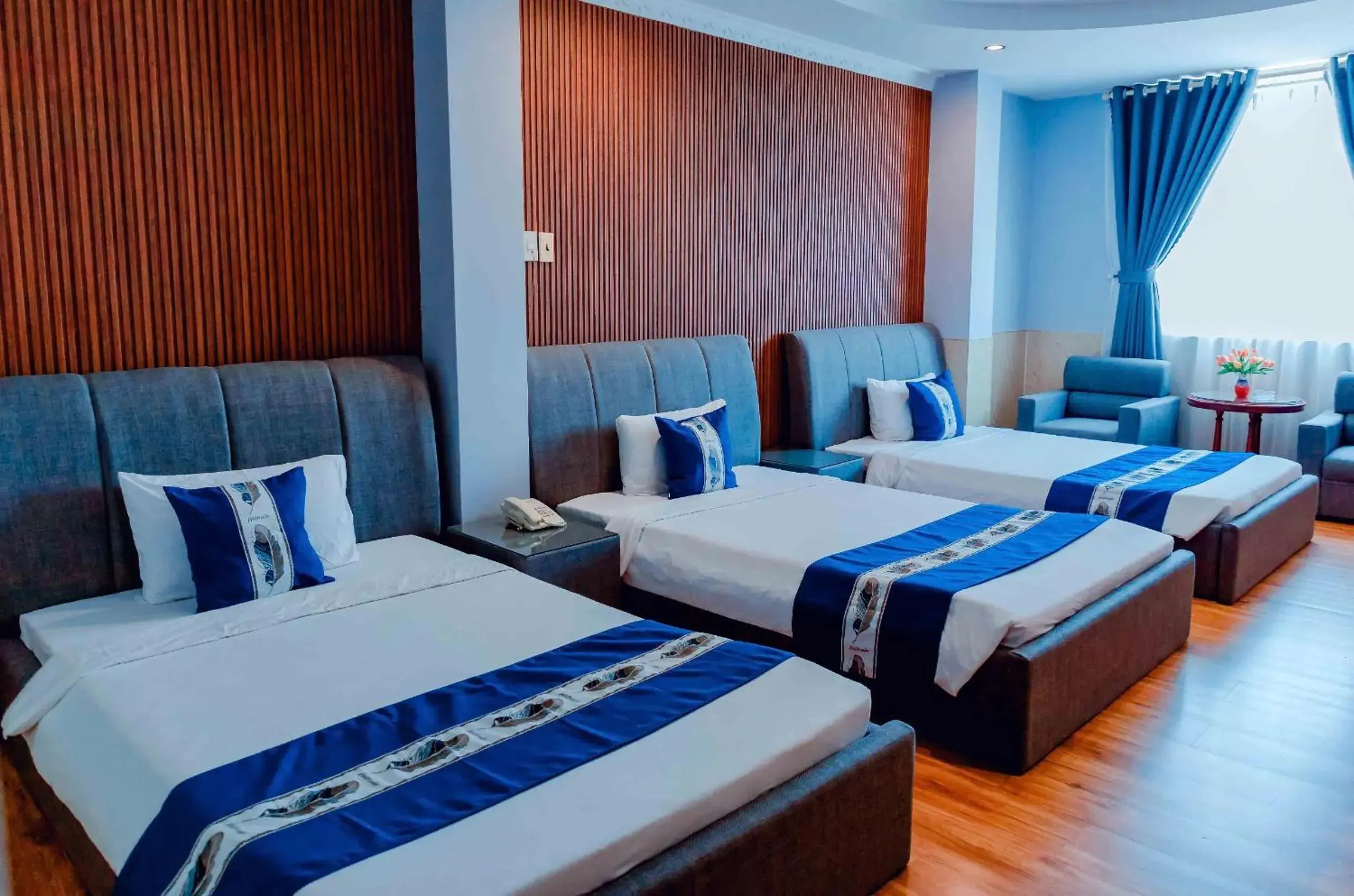 Deluxe Triple Room in Linh Phuong 3 Hotel Deluxe Triple Room in Linh Phuong 3 Hotel