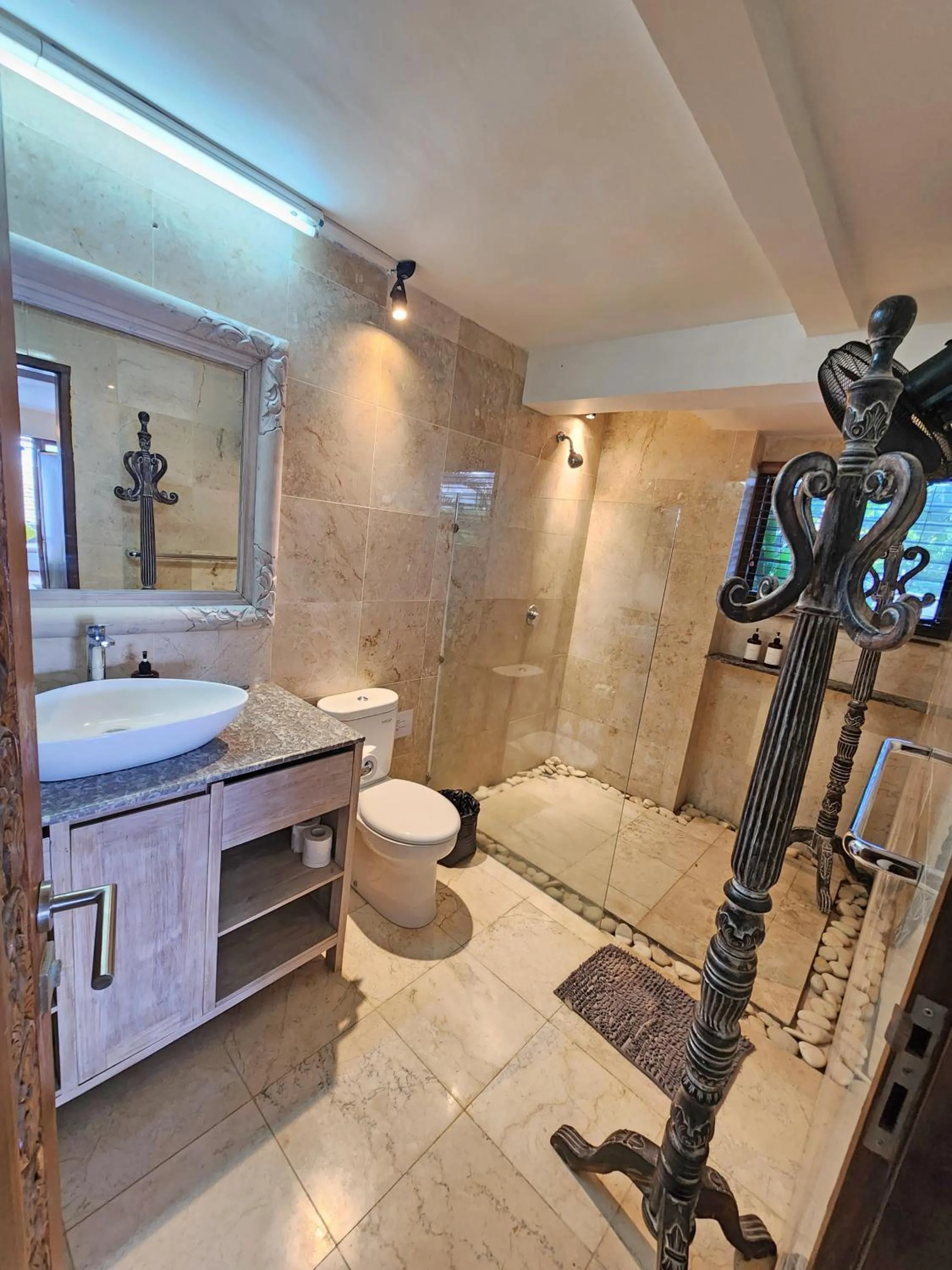 Shower in Aqua Nusa - Luxury Lembongan Villas