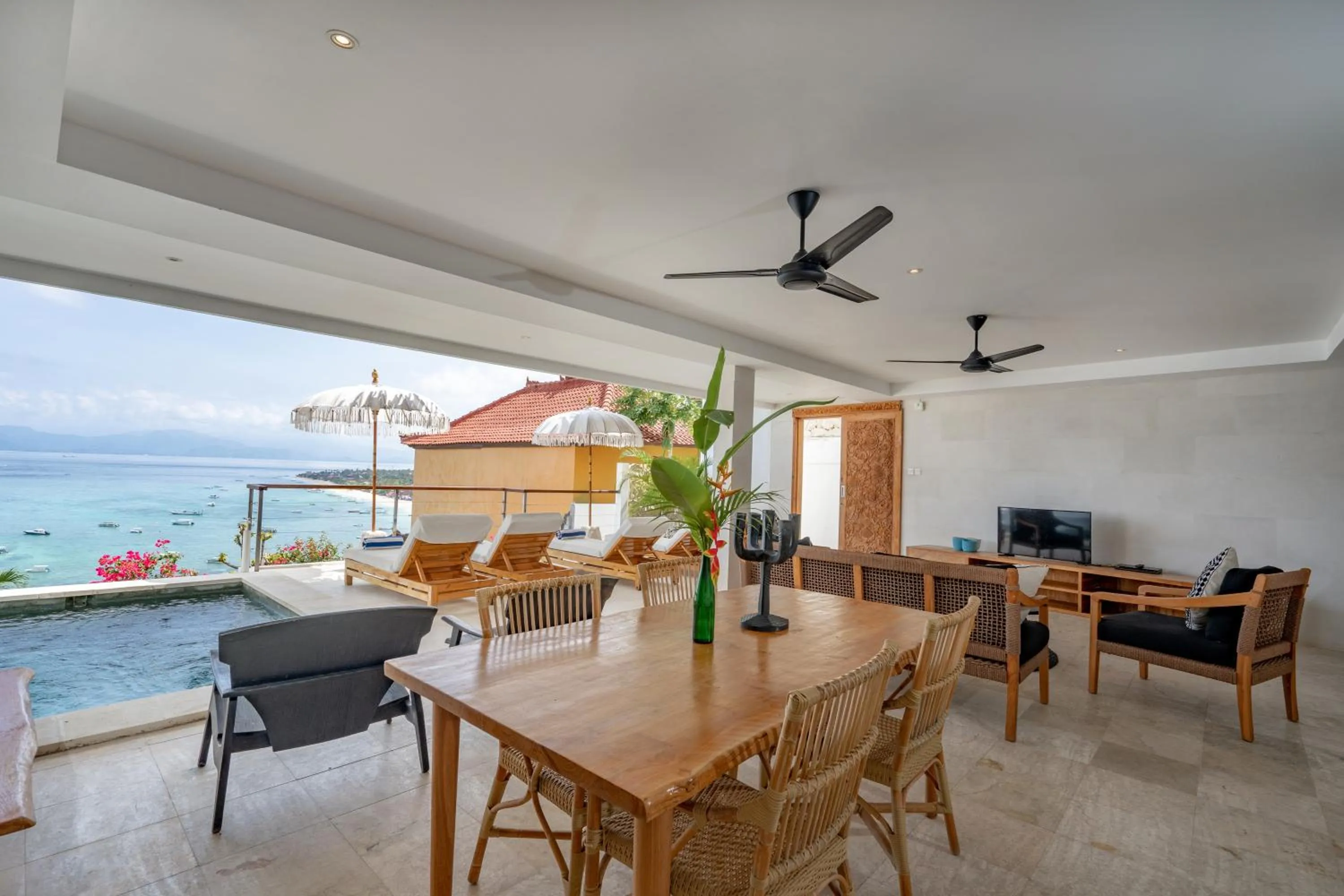 Living room in Aqua Nusa - Luxury Lembongan Villas