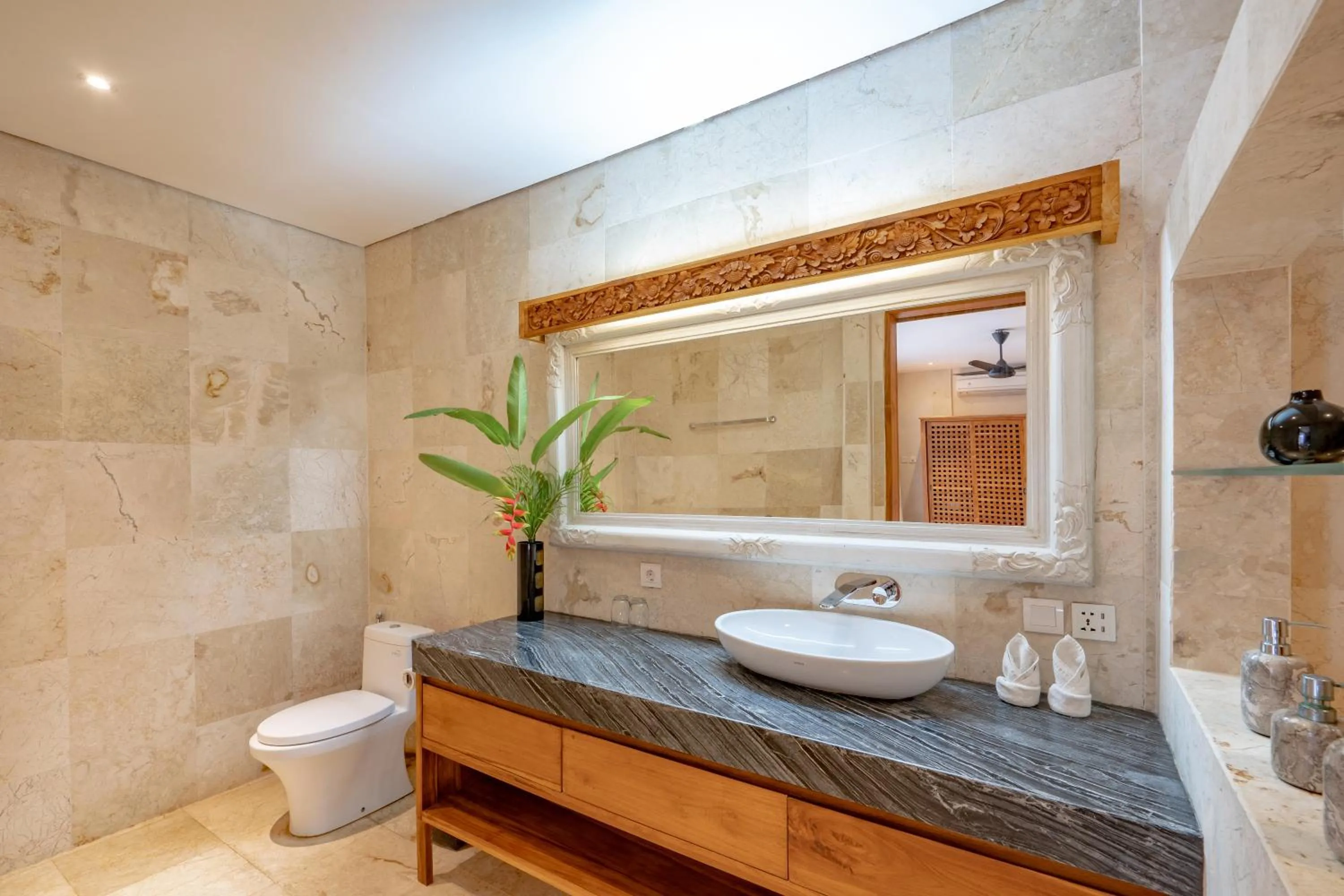 Bathroom in Aqua Nusa - Luxury Lembongan Villas