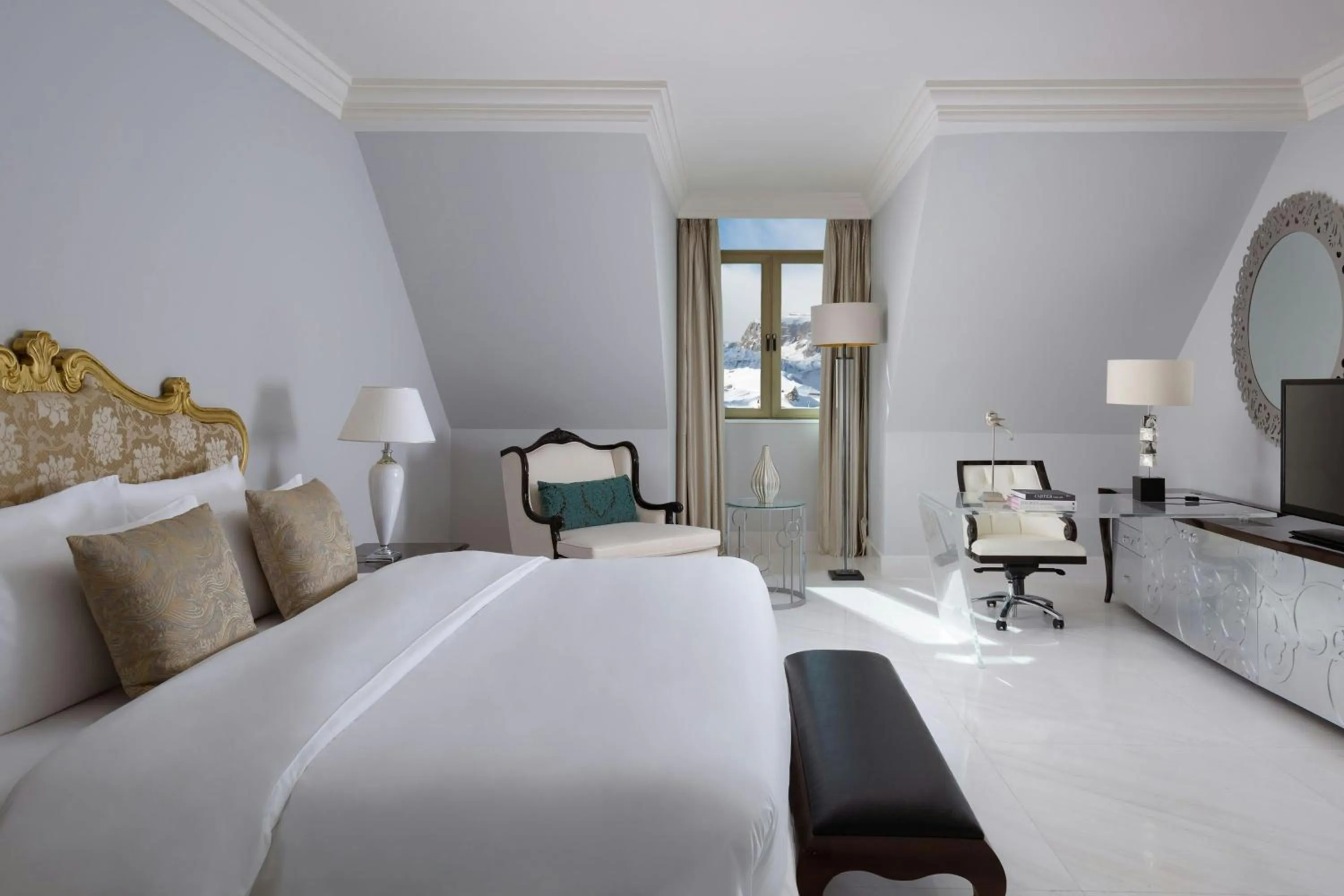 Photo of the whole room, Bed in Pik Palace, Shahdag, Autograph Collection