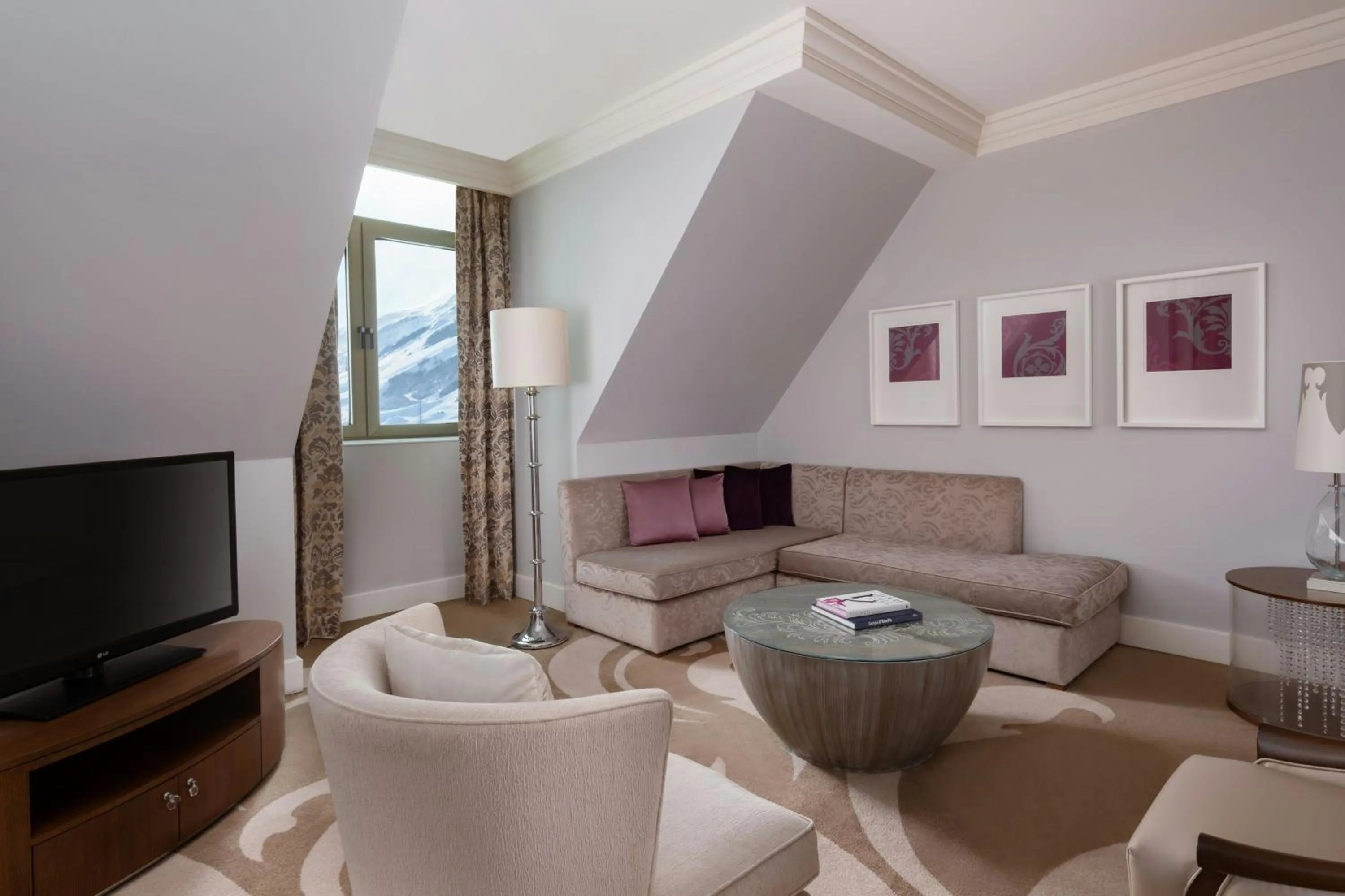 Photo of the whole room in Pik Palace, Shahdag, Autograph Collection