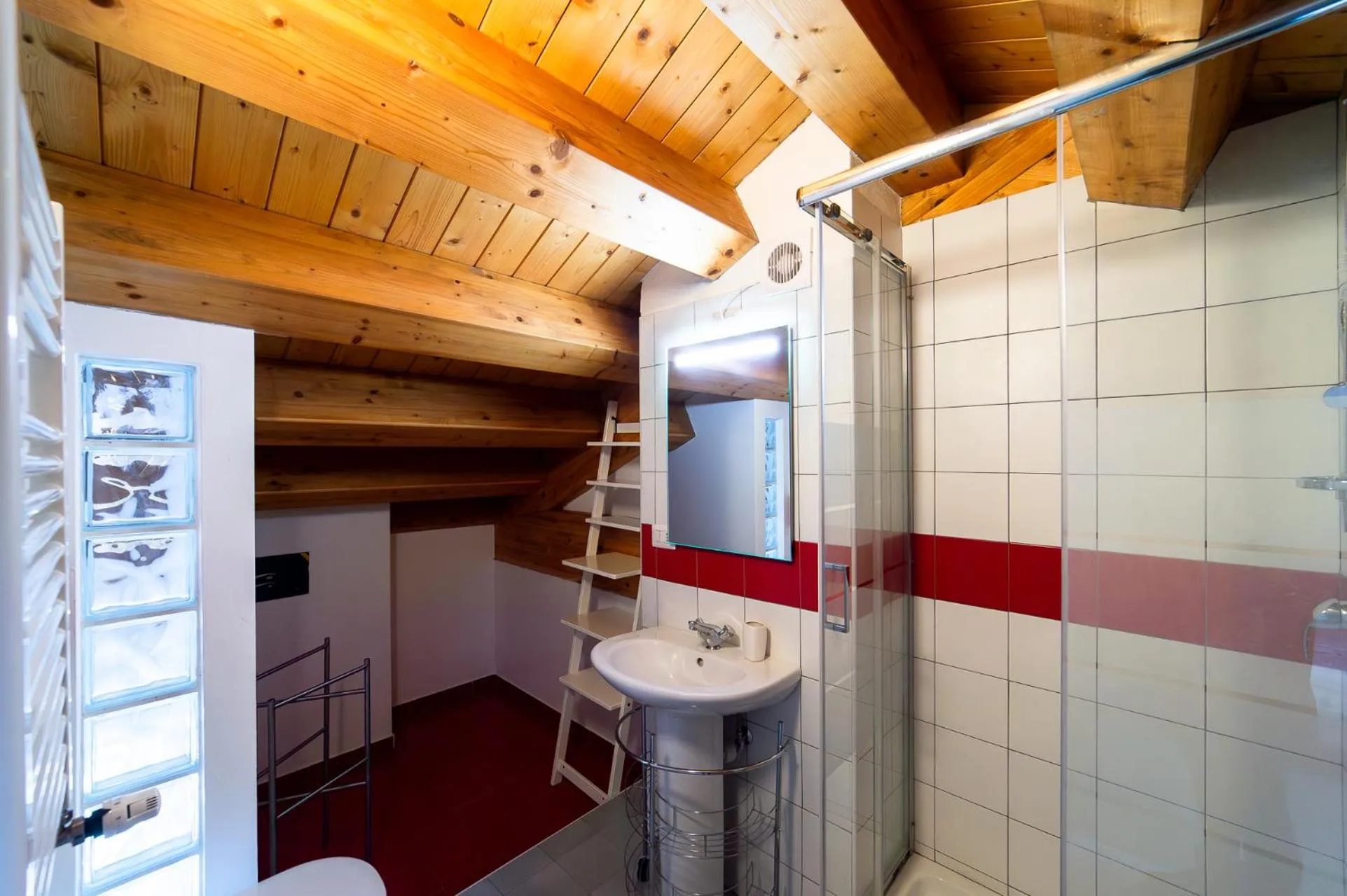 Shower in Hbhall Residenze Darsena