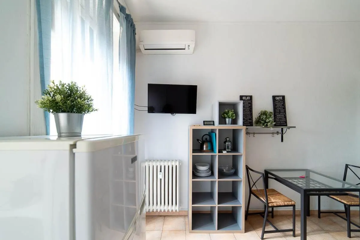 Dining area in Hbhall Residenze Darsena