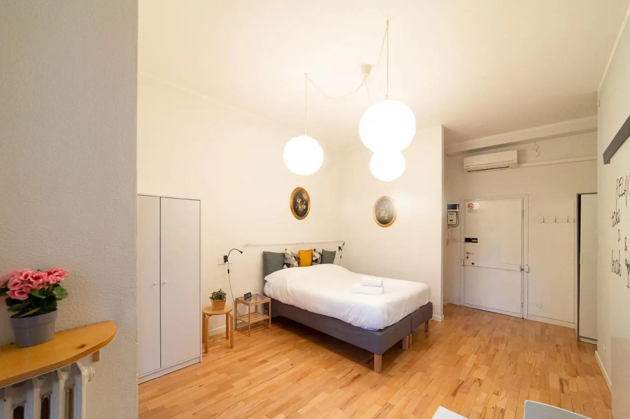 Photo of the whole room, Bed in Hbhall Residenze Darsena