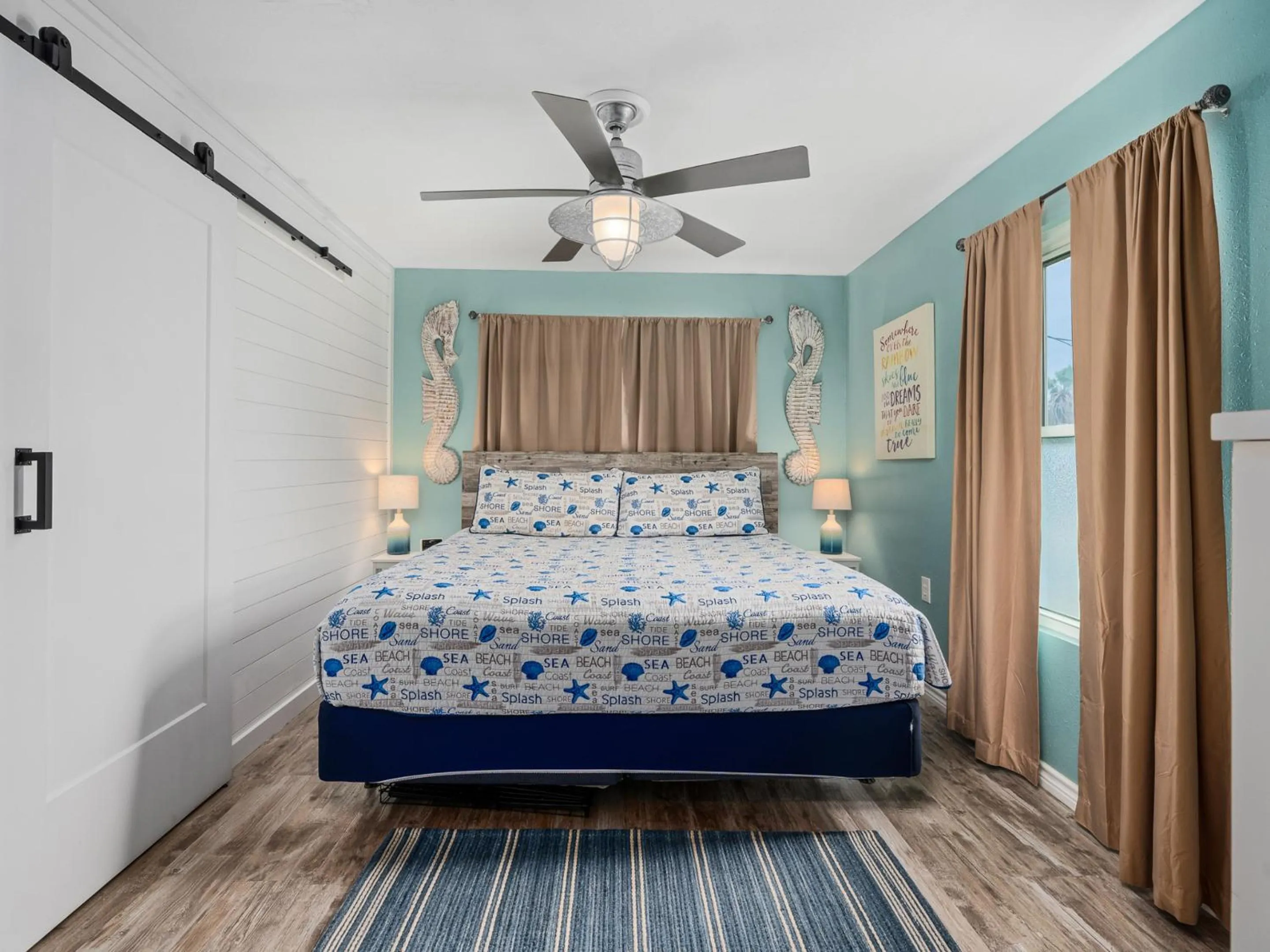 Property building, Bed in Sand Piper