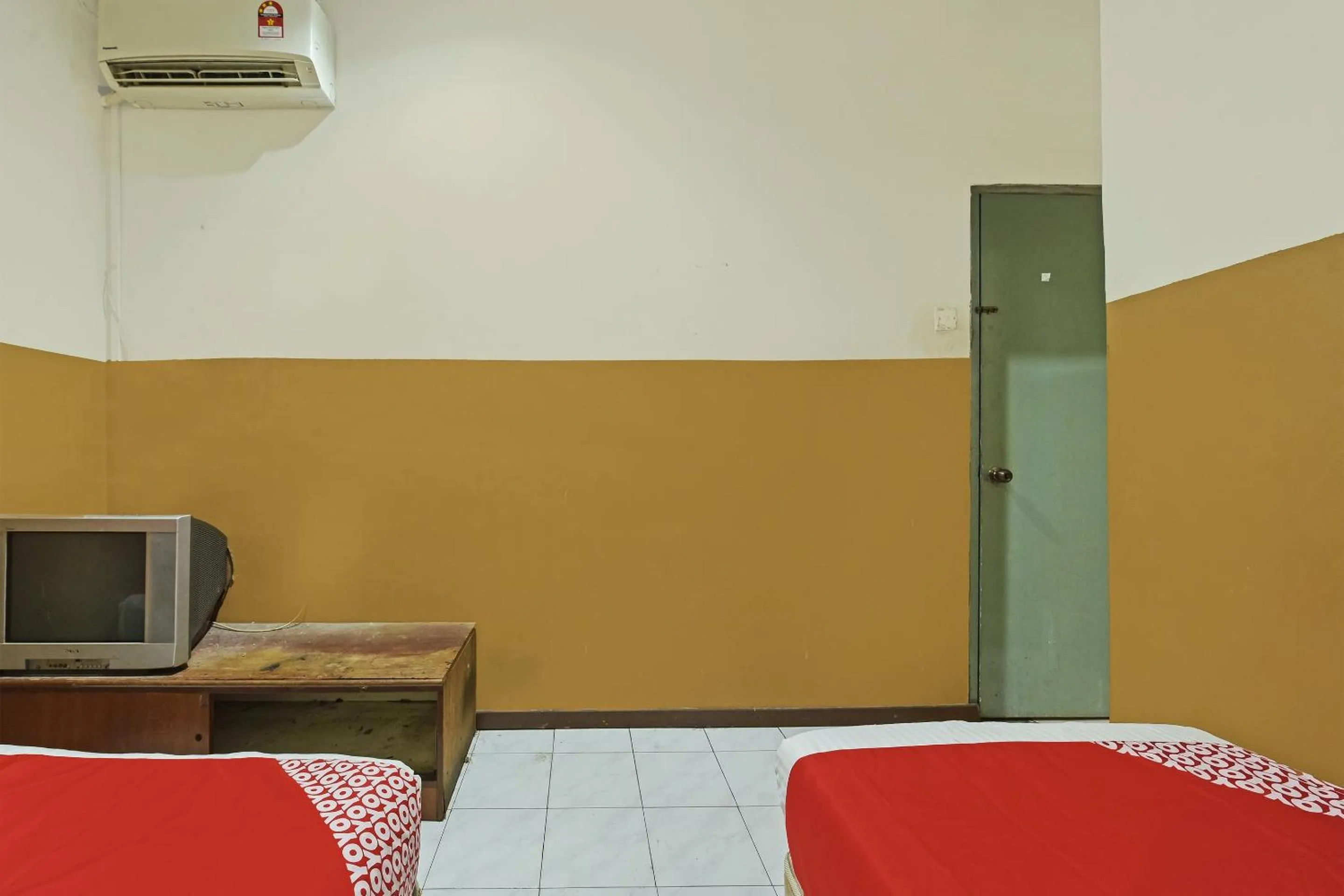 Bedroom in OYO 90794 Maple Hotel