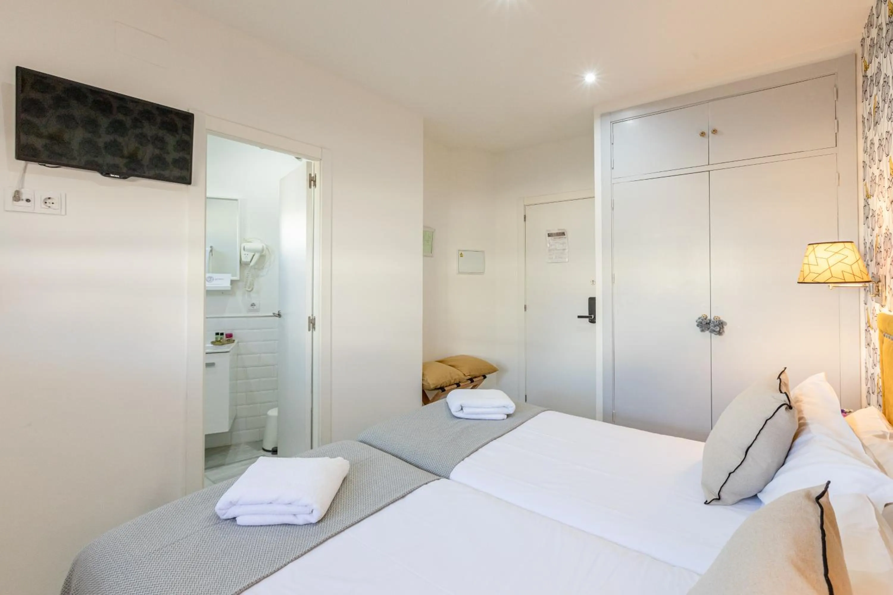 Photo of the whole room, Bed in nüa alameda