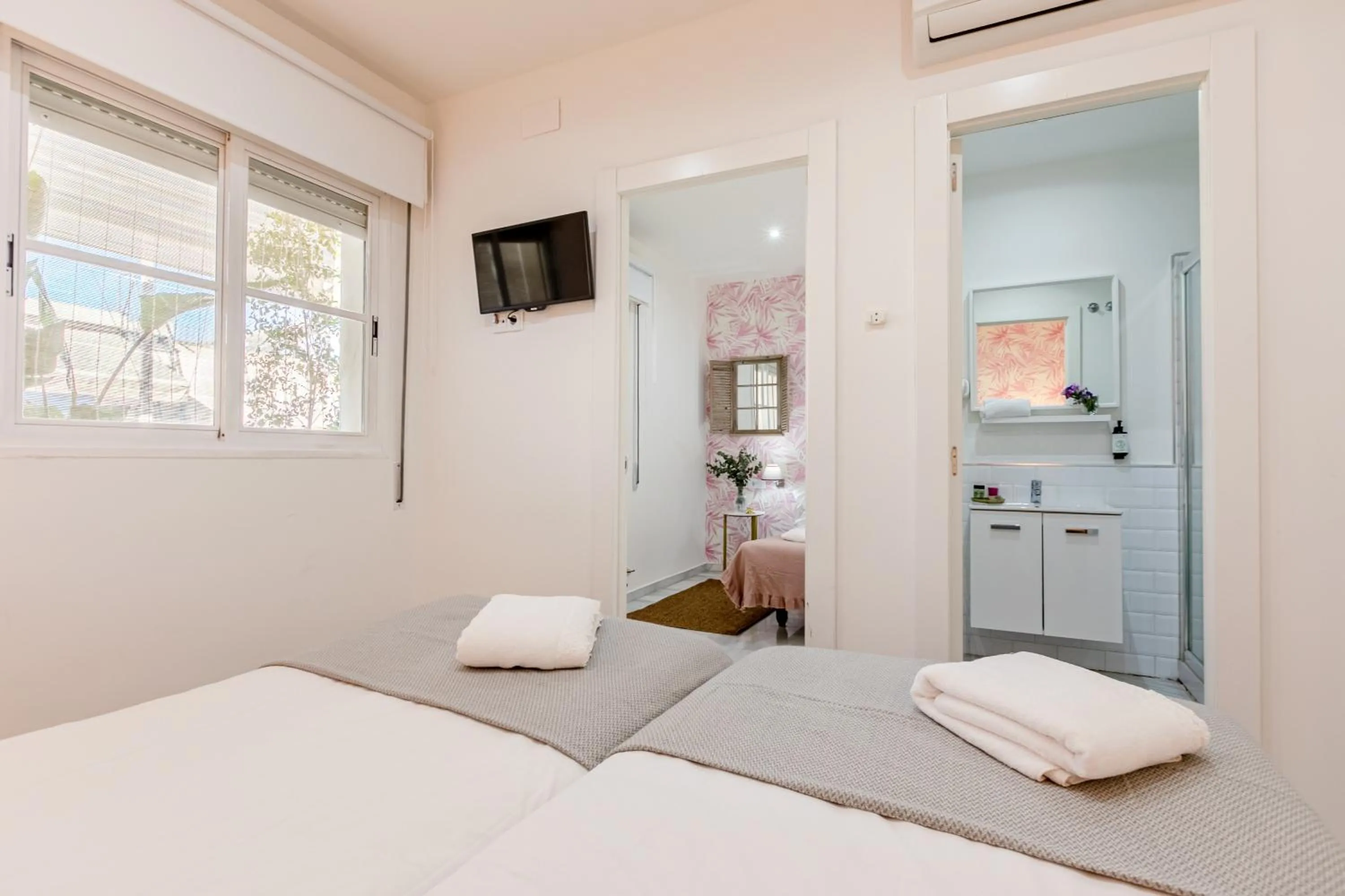 Photo of the whole room, Bed in nüa alameda