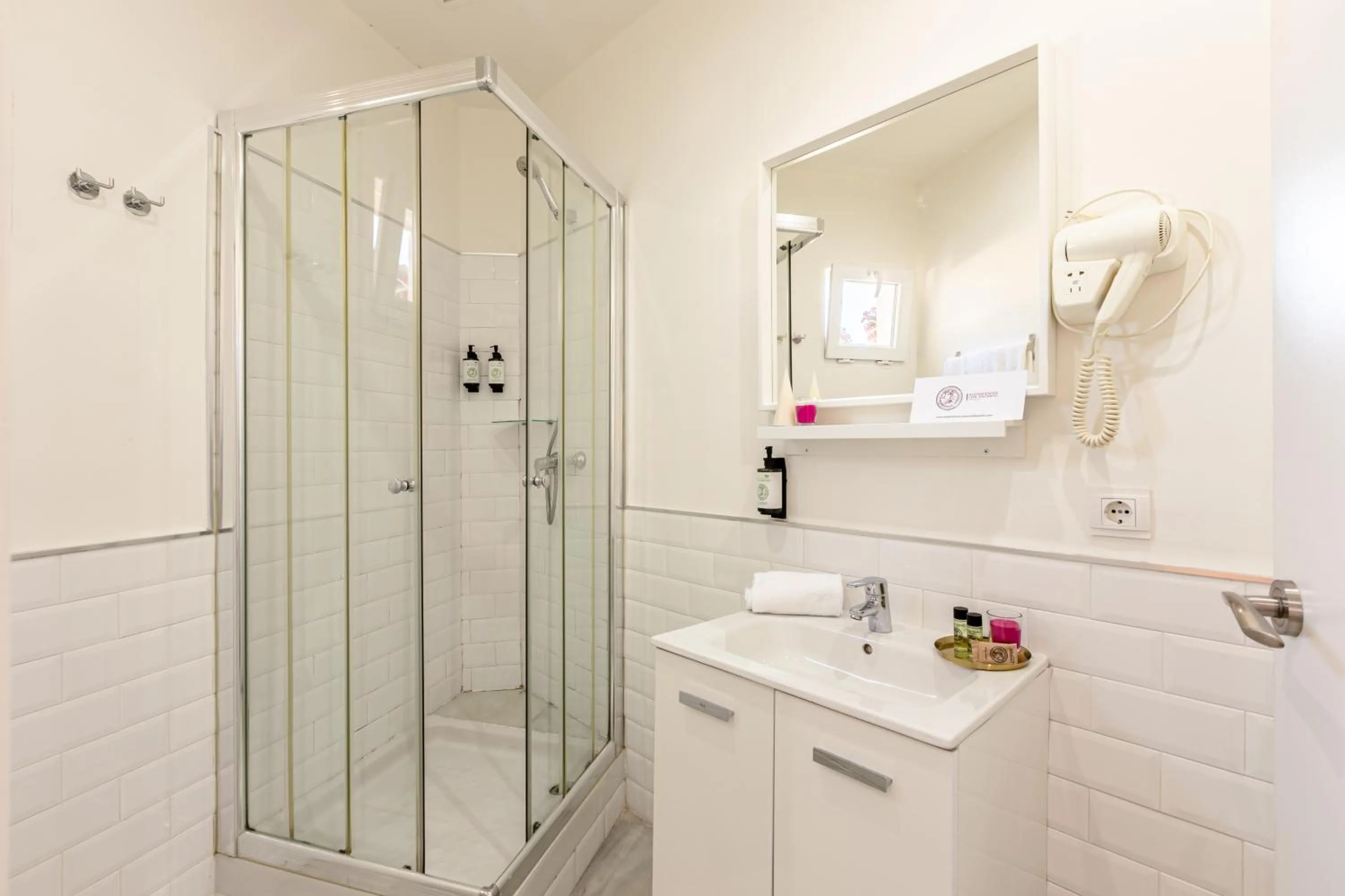 Bathroom in nüa alameda