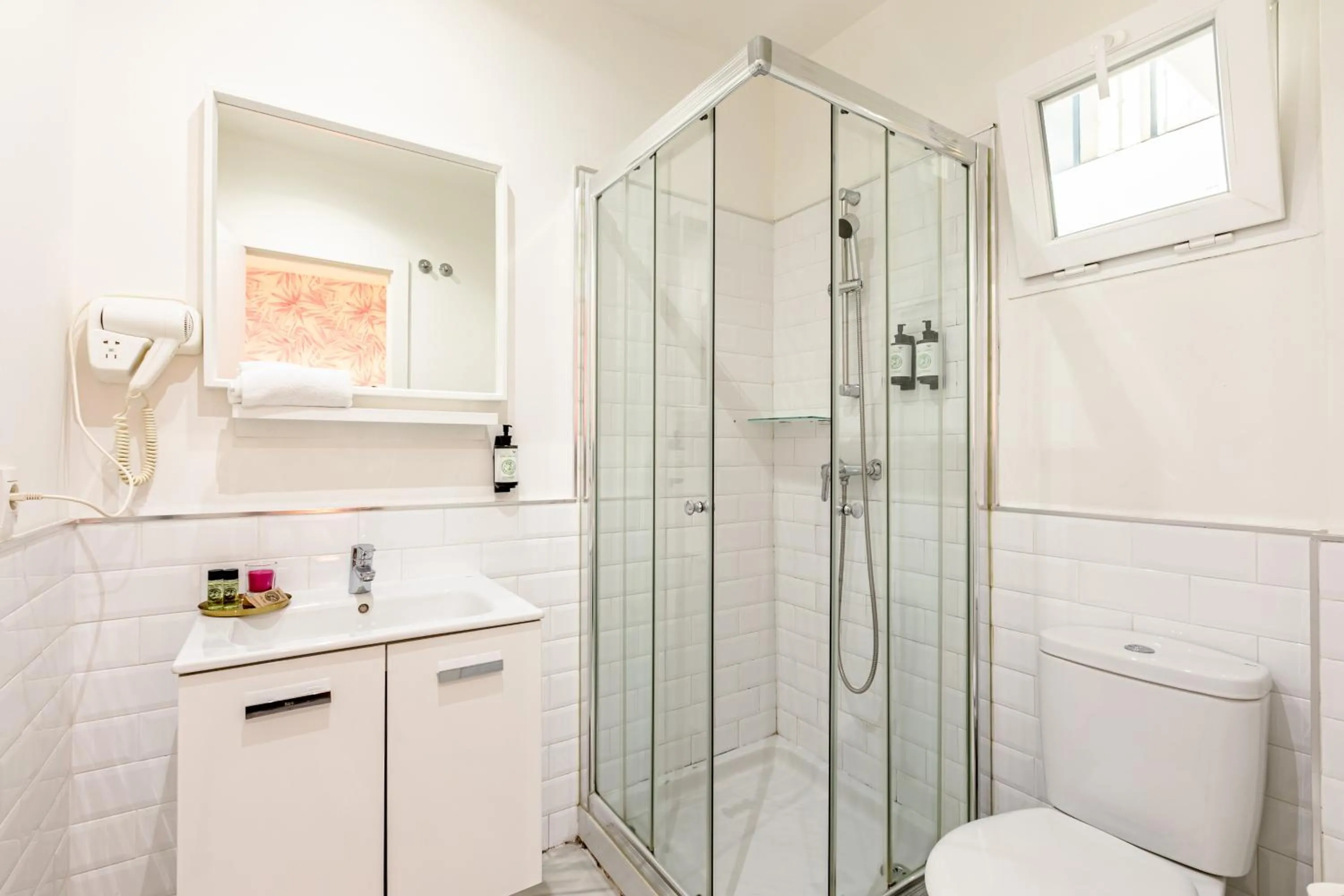 Bathroom in nüa alameda