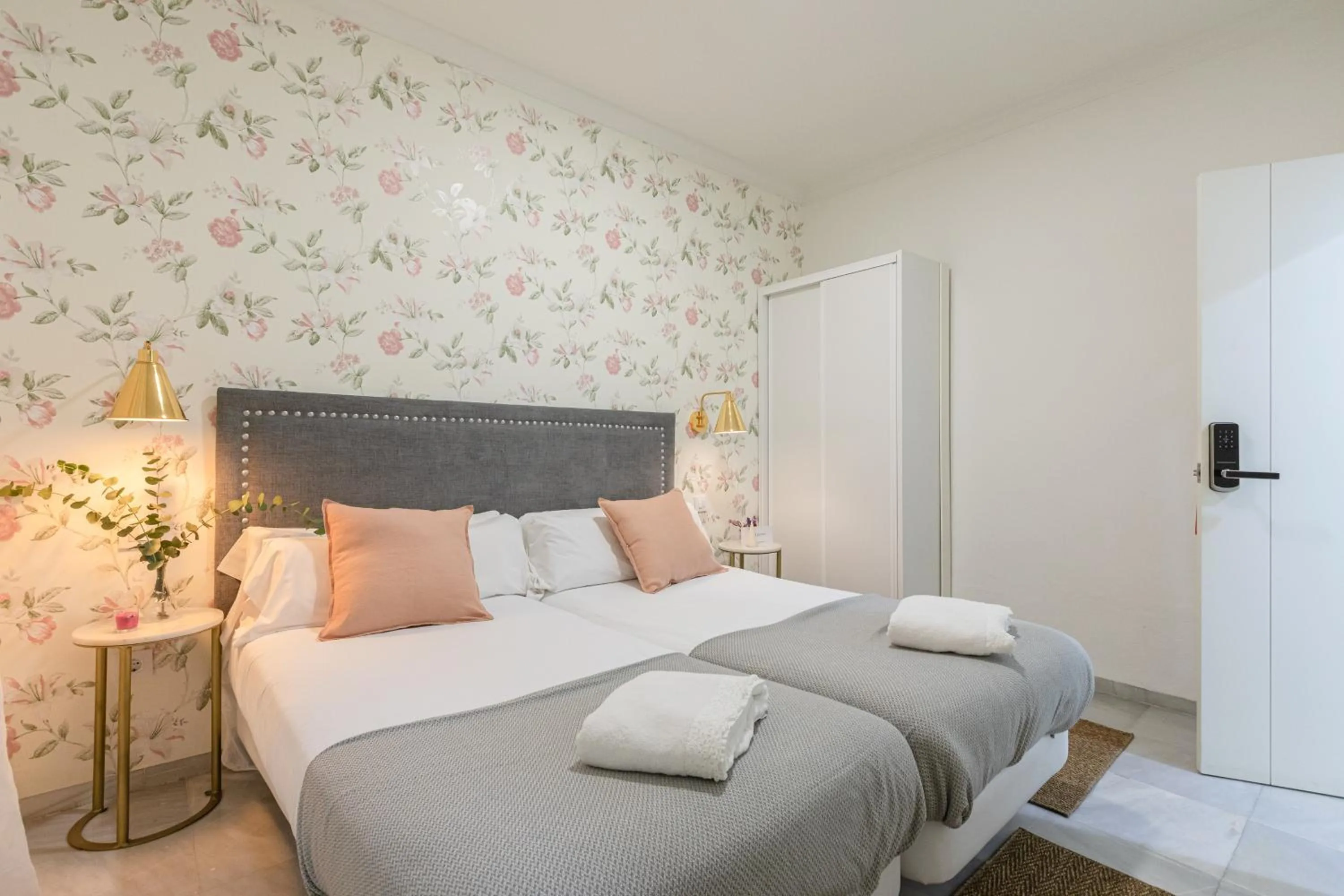 Photo of the whole room, Bed in nüa alameda