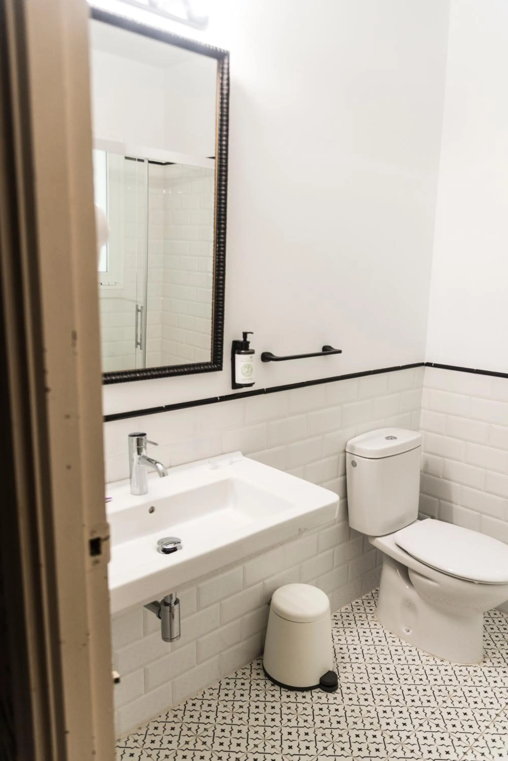 Bathroom in nüa alameda