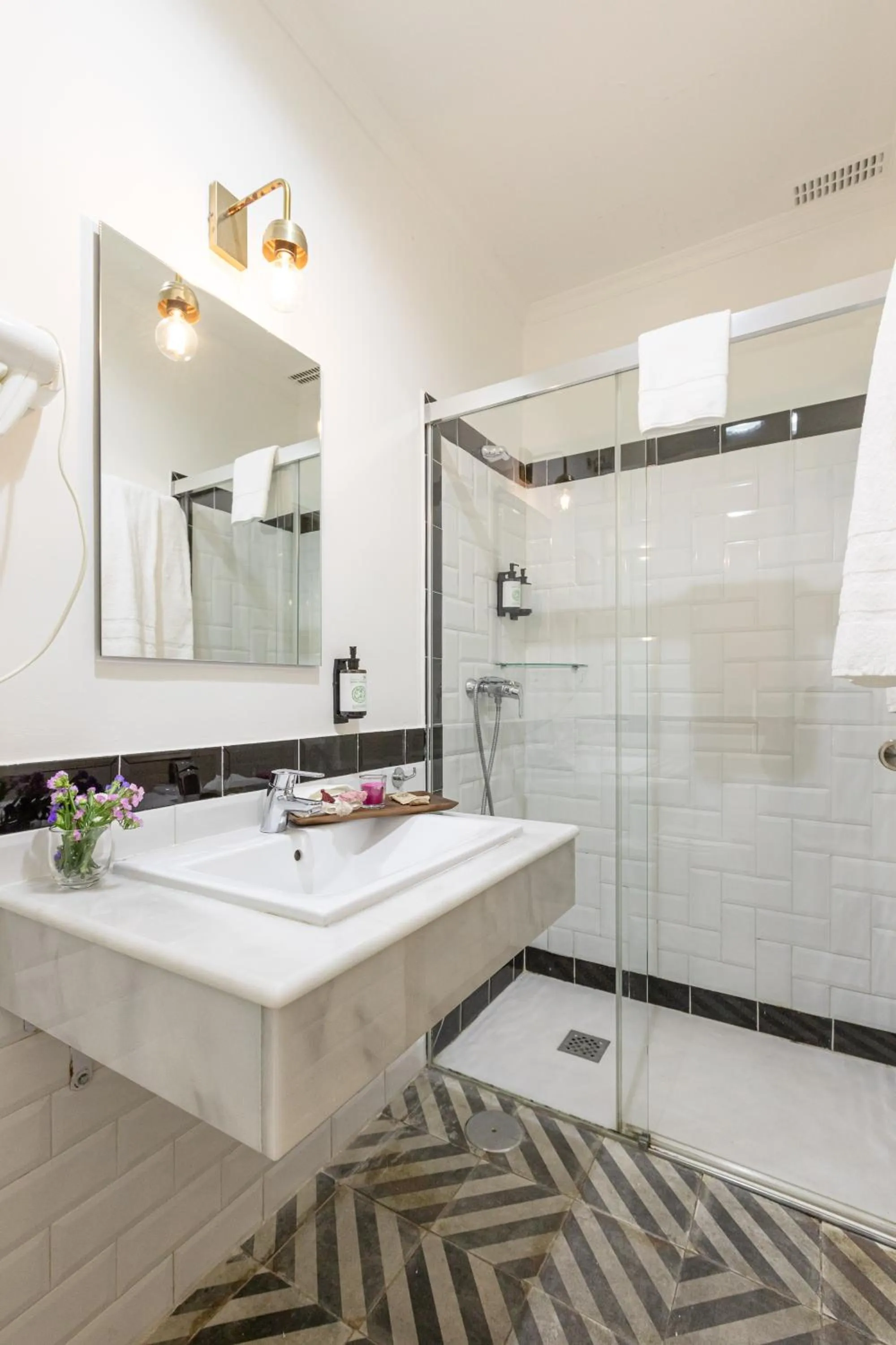 Shower in nüa alameda