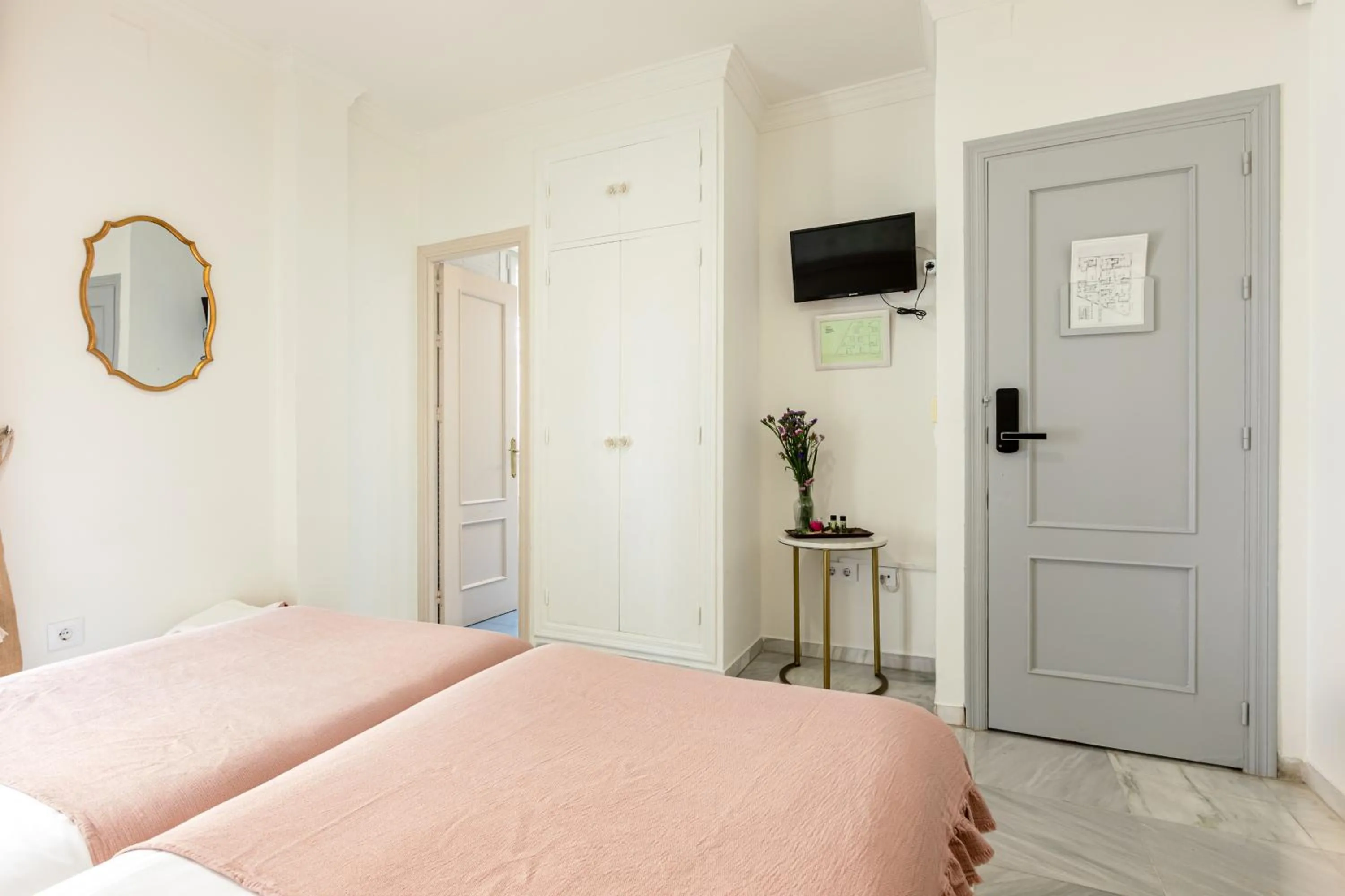 Photo of the whole room, Bed in nüa alameda