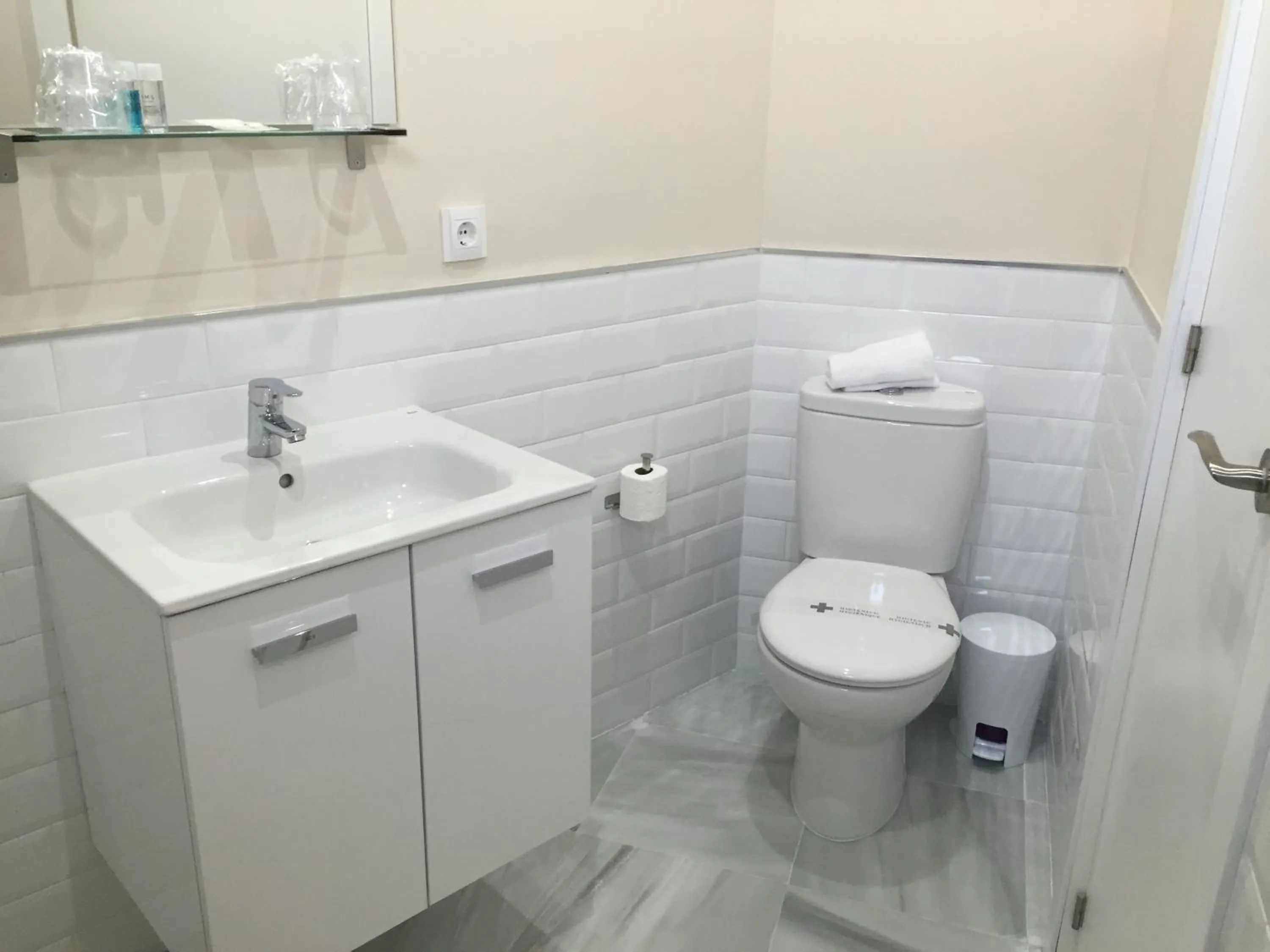 Bathroom in nüa alameda