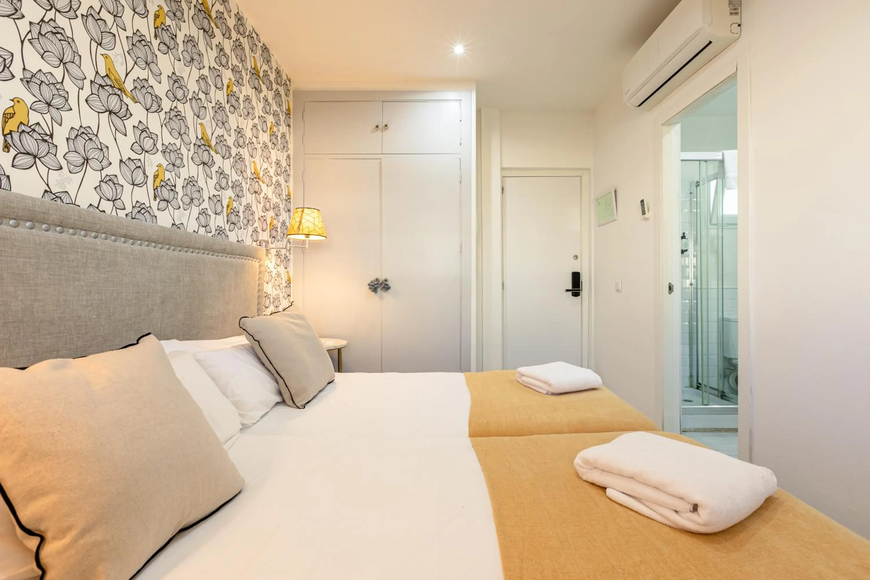 Photo of the whole room, Bed in nüa alameda