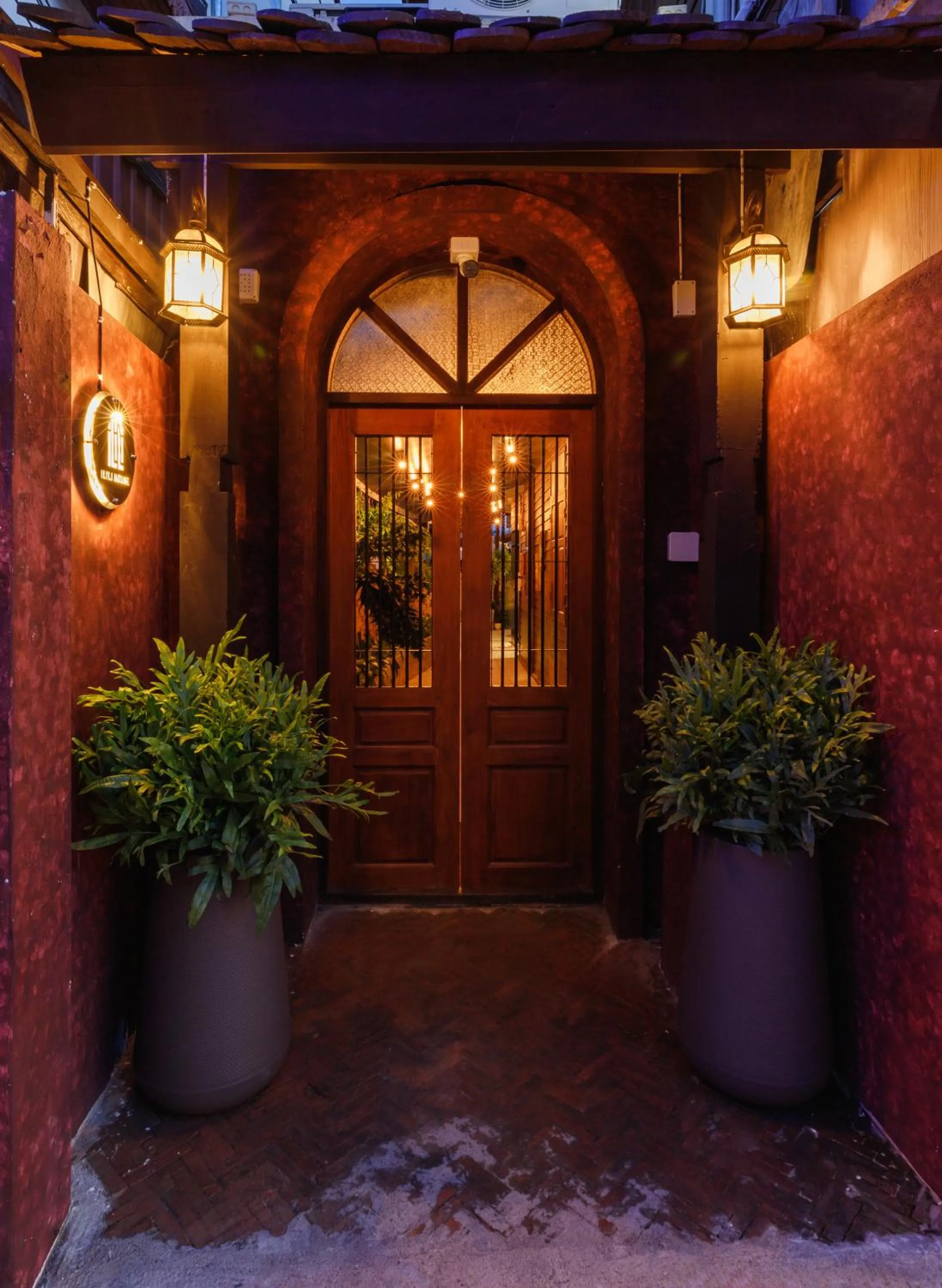 Facade/entrance in ILILI House