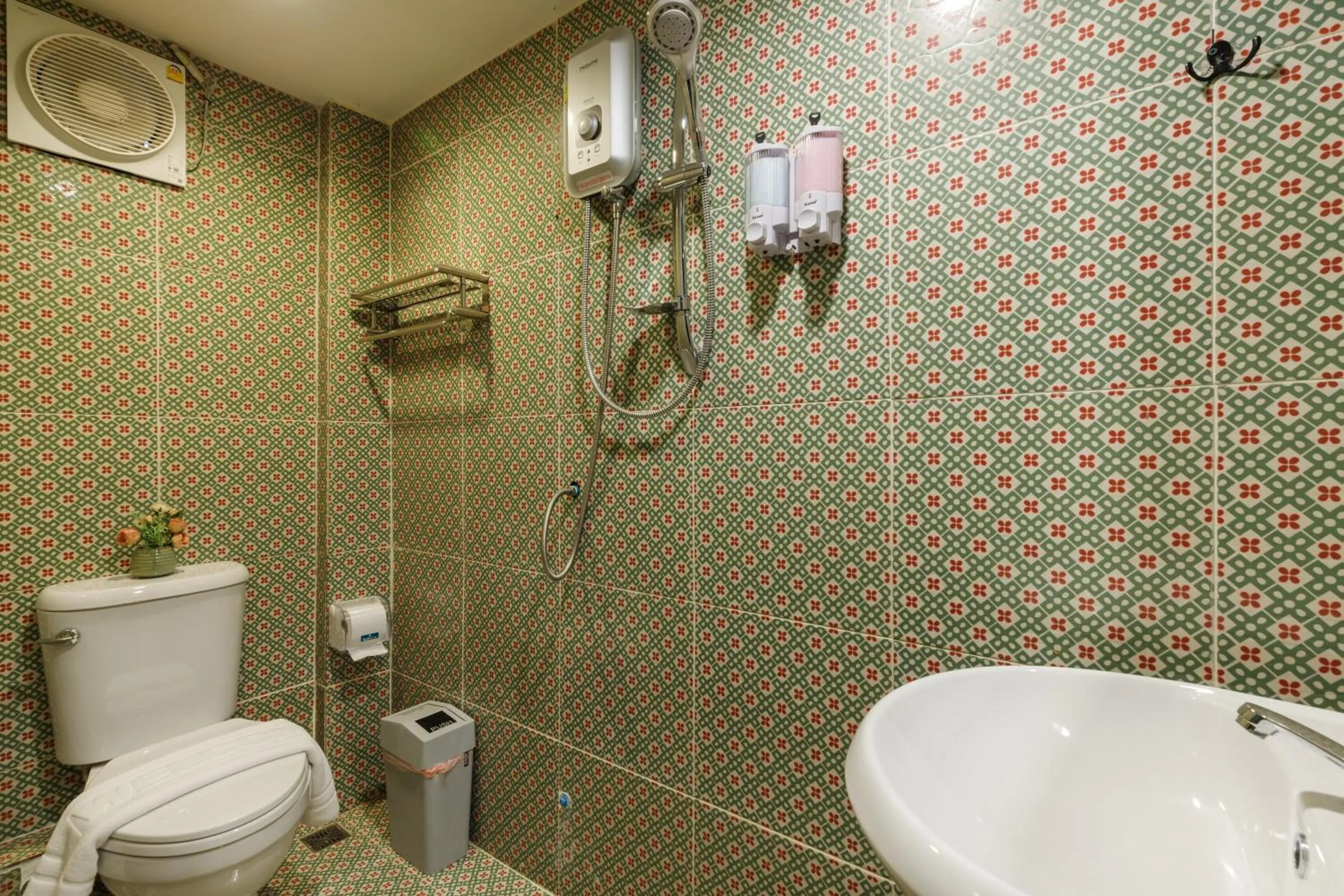 Shower in ILILI House