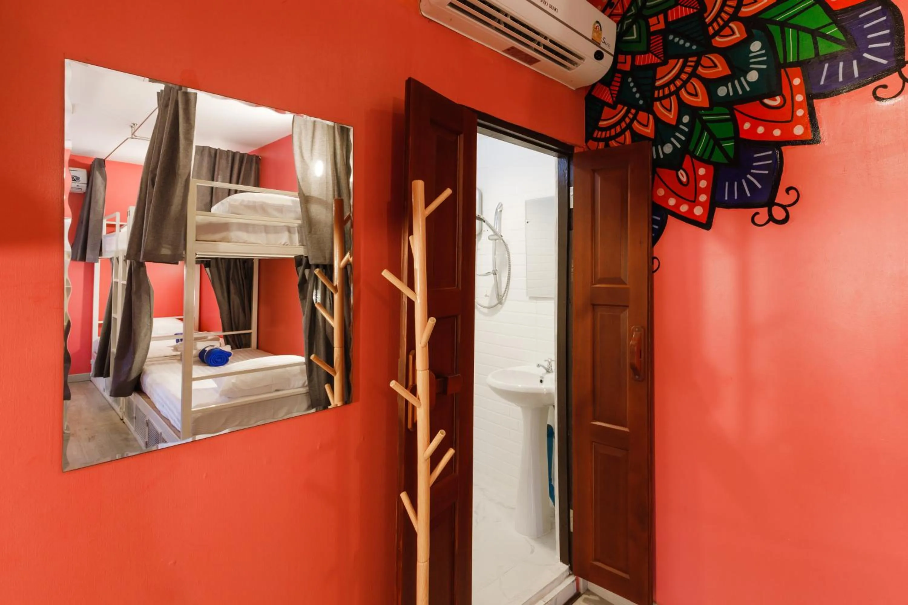 Shower in ILILI House