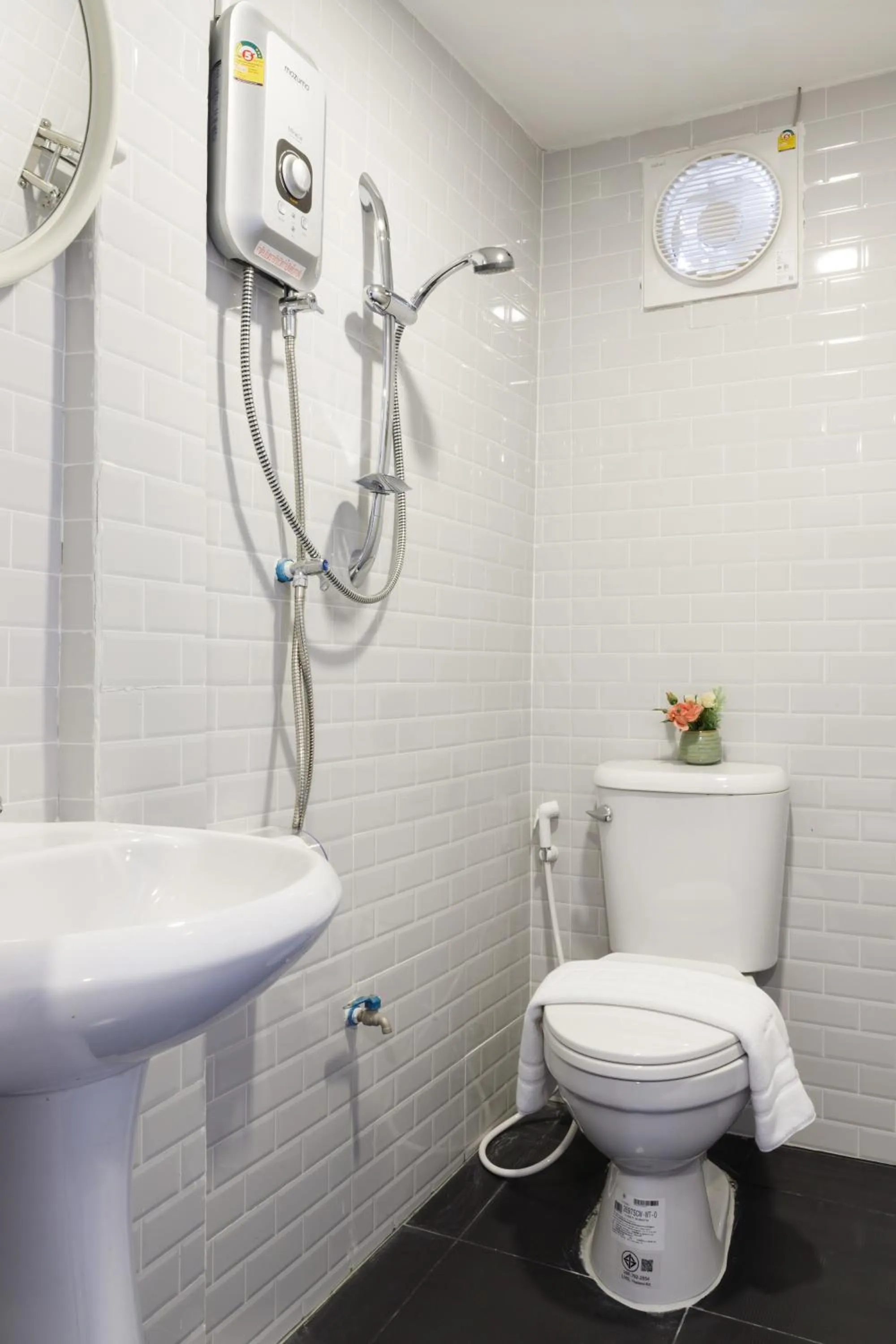 Shower in ILILI House