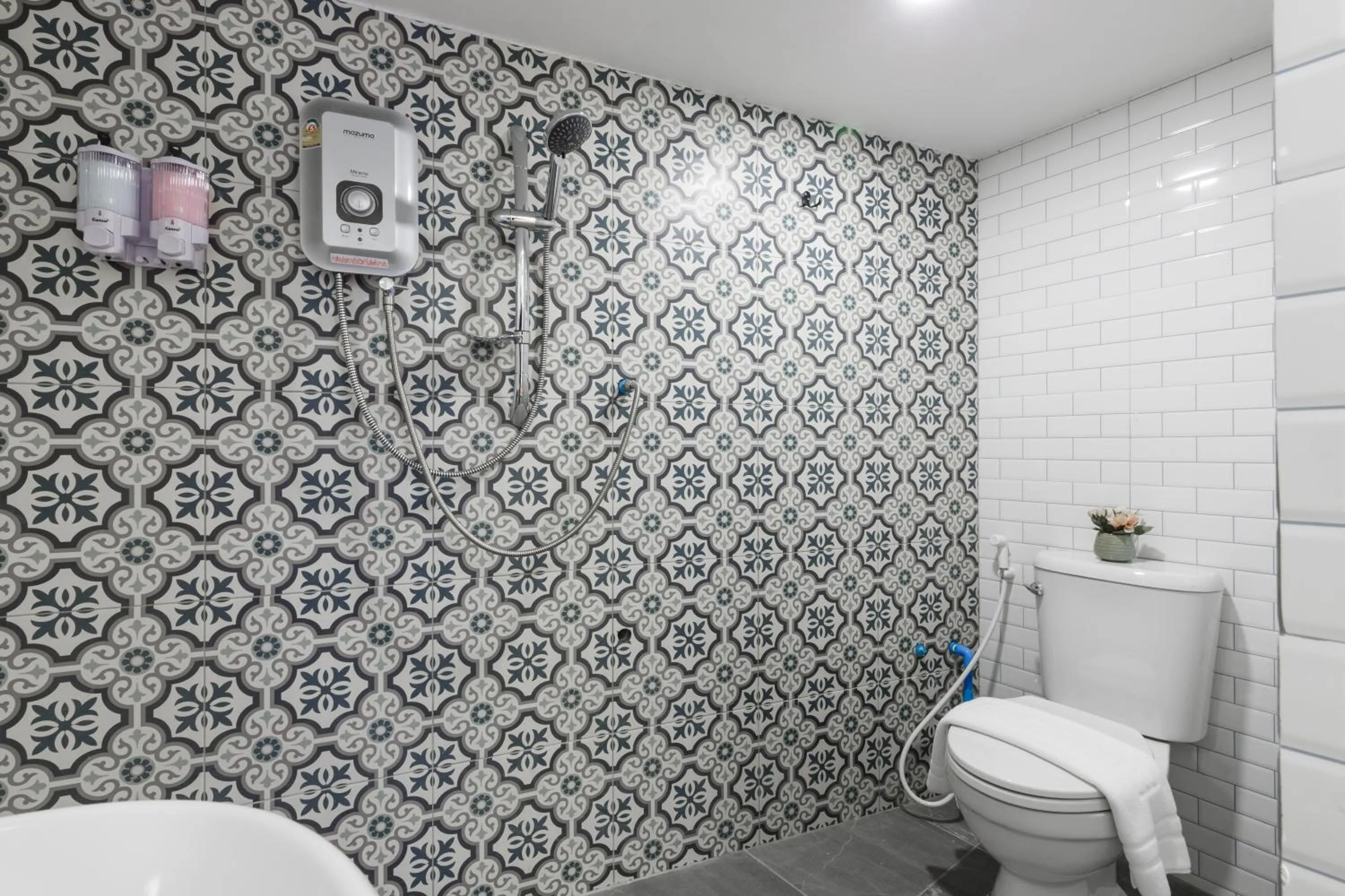 Shower in ILILI House