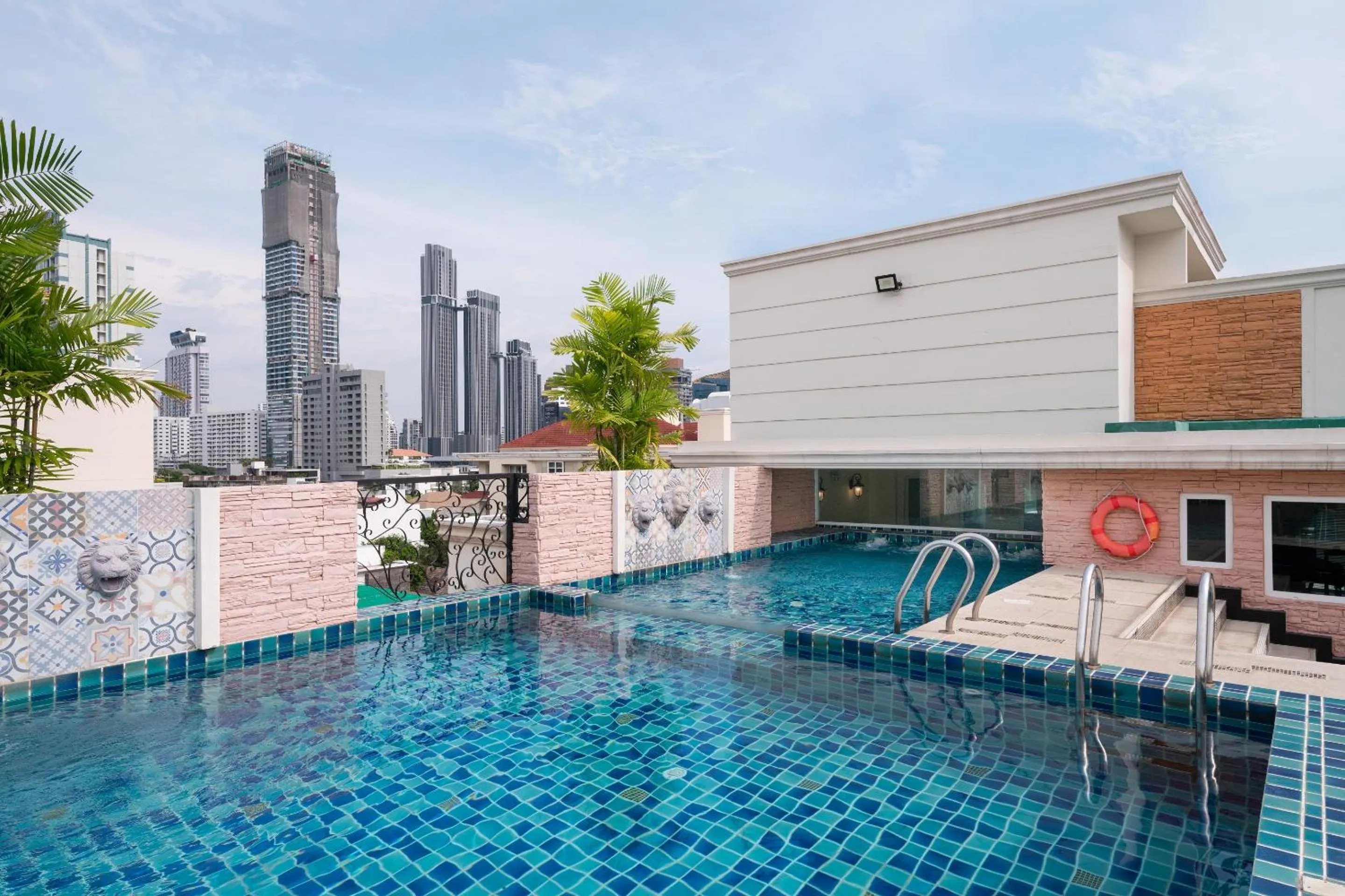 Swimming pool in Aspira Hana Executive Suite Thonglor
