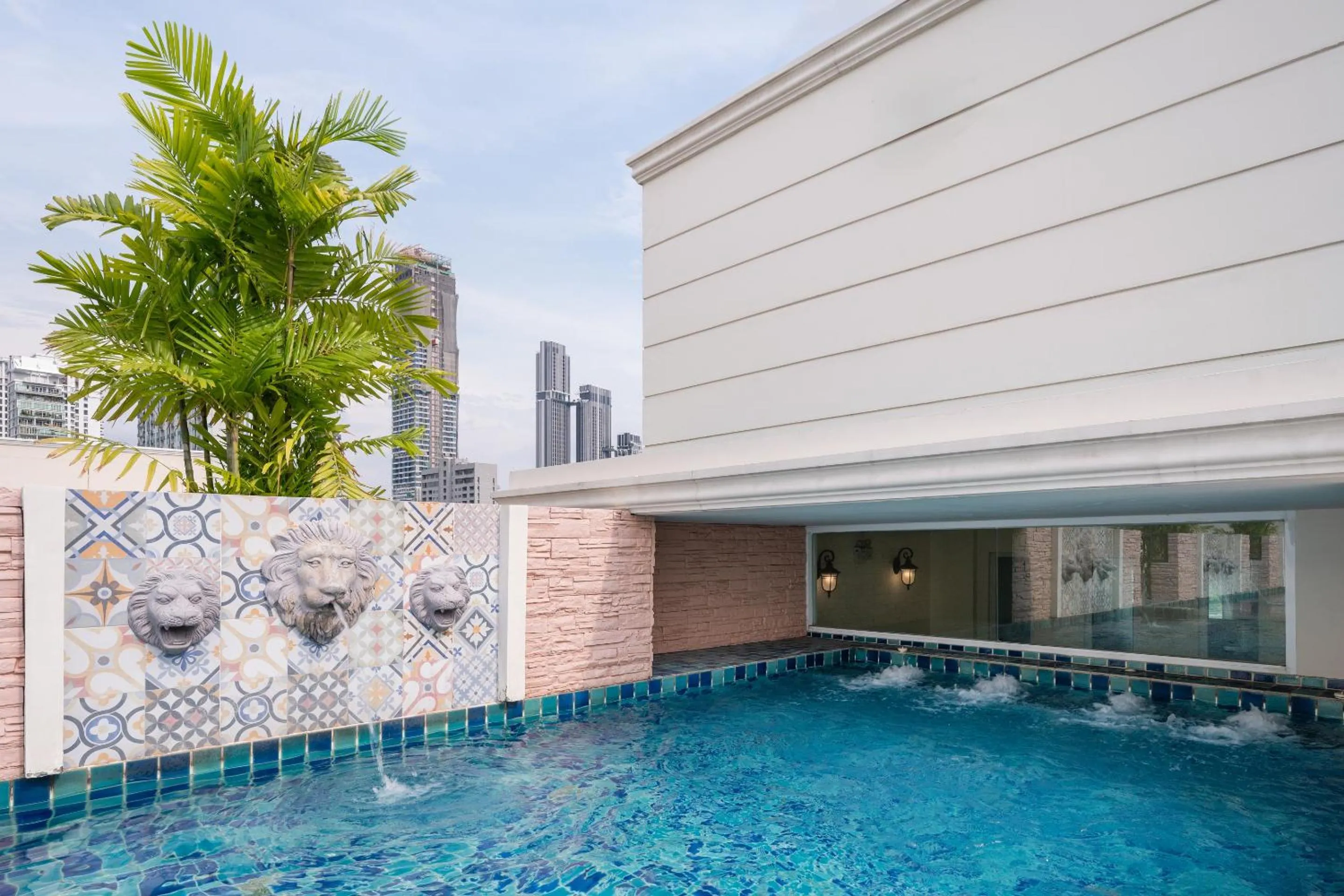 Swimming pool in Aspira Hana Executive Suite Thonglor