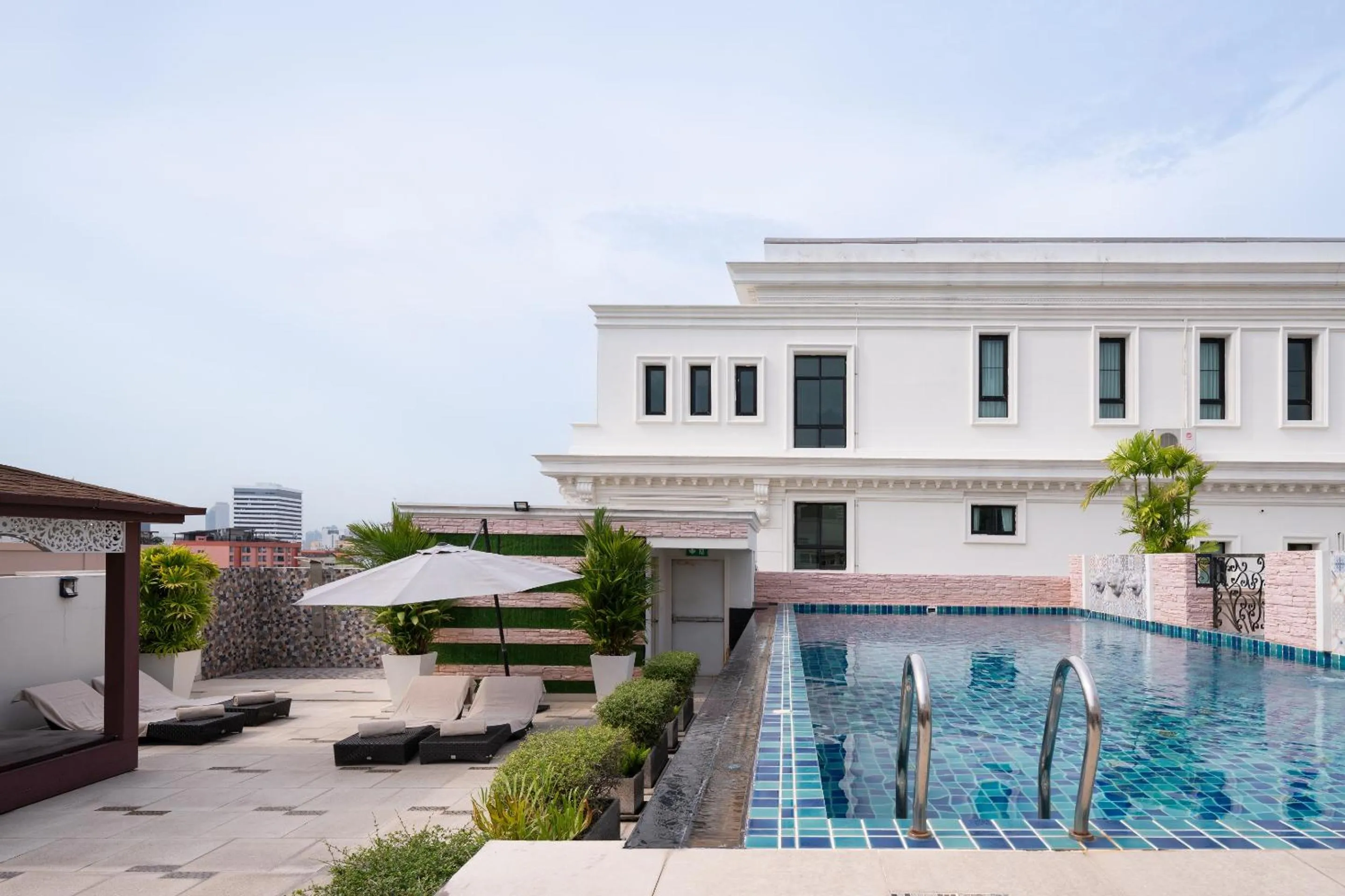 Swimming pool in Aspira Hana Executive Suite Thonglor
