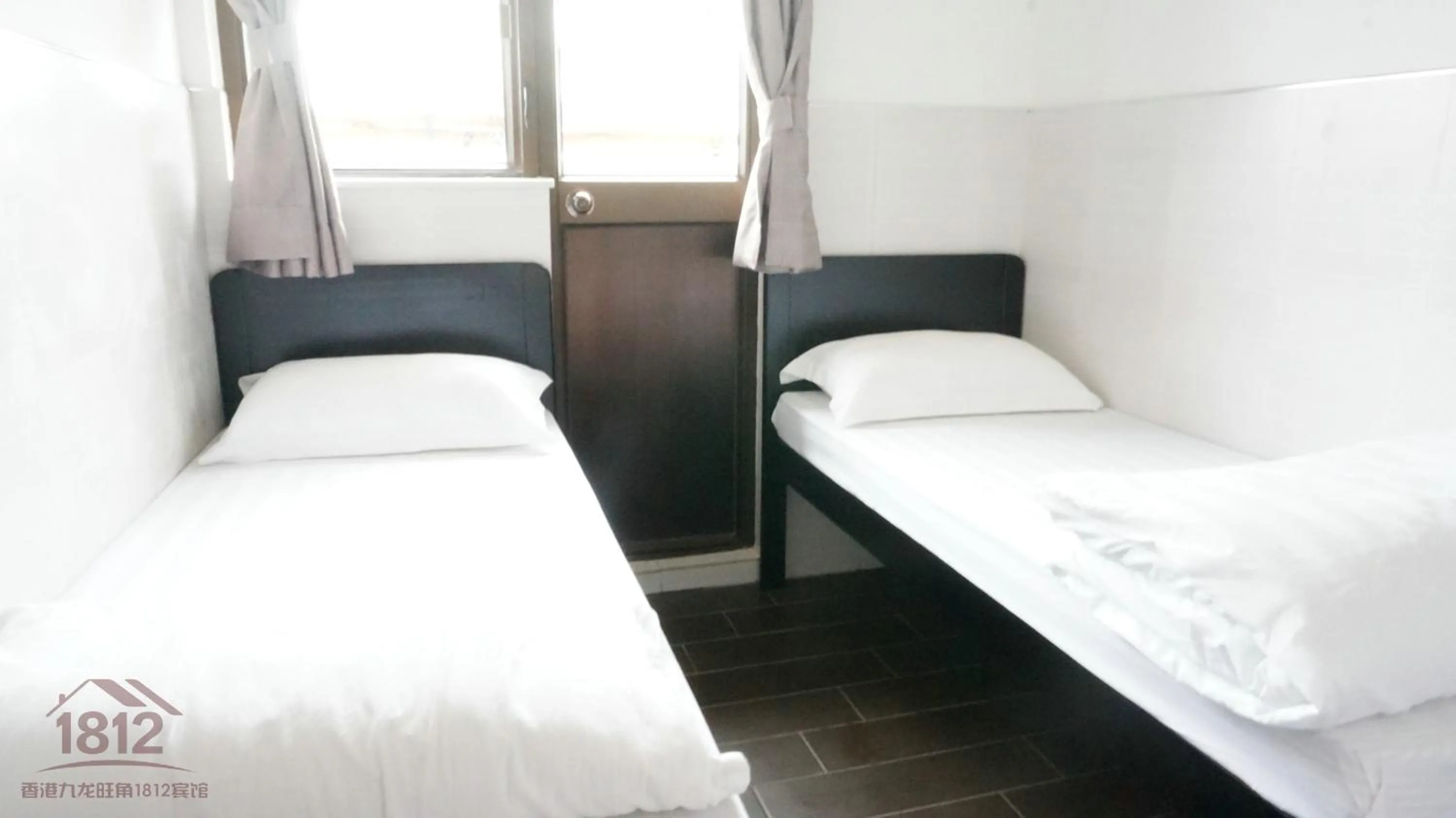 Photo of the whole room, Bed in Kowloon Mongkok 1812 Guest House