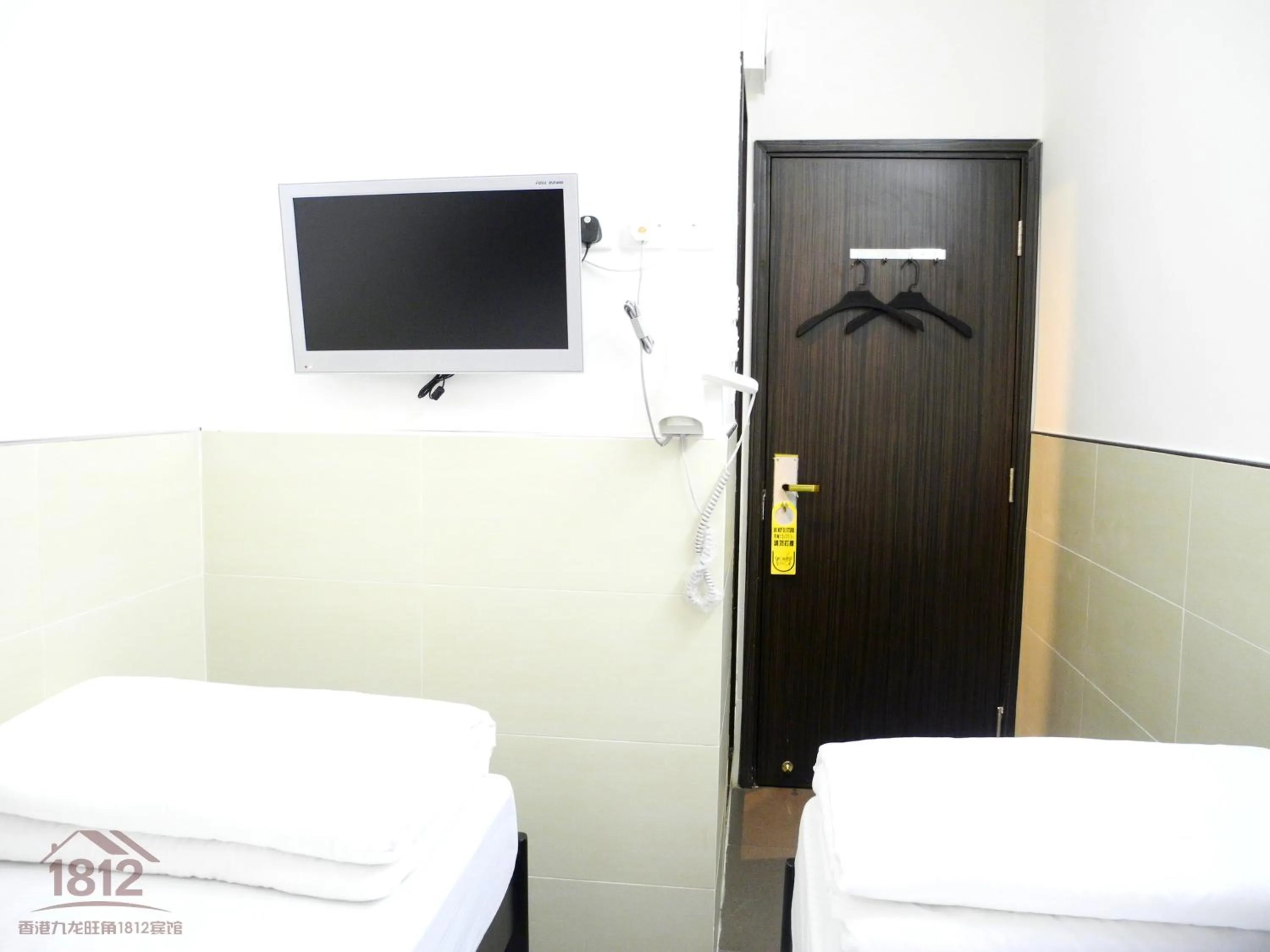 Photo of the whole room, Bed in Kowloon Mongkok 1812 Guest House