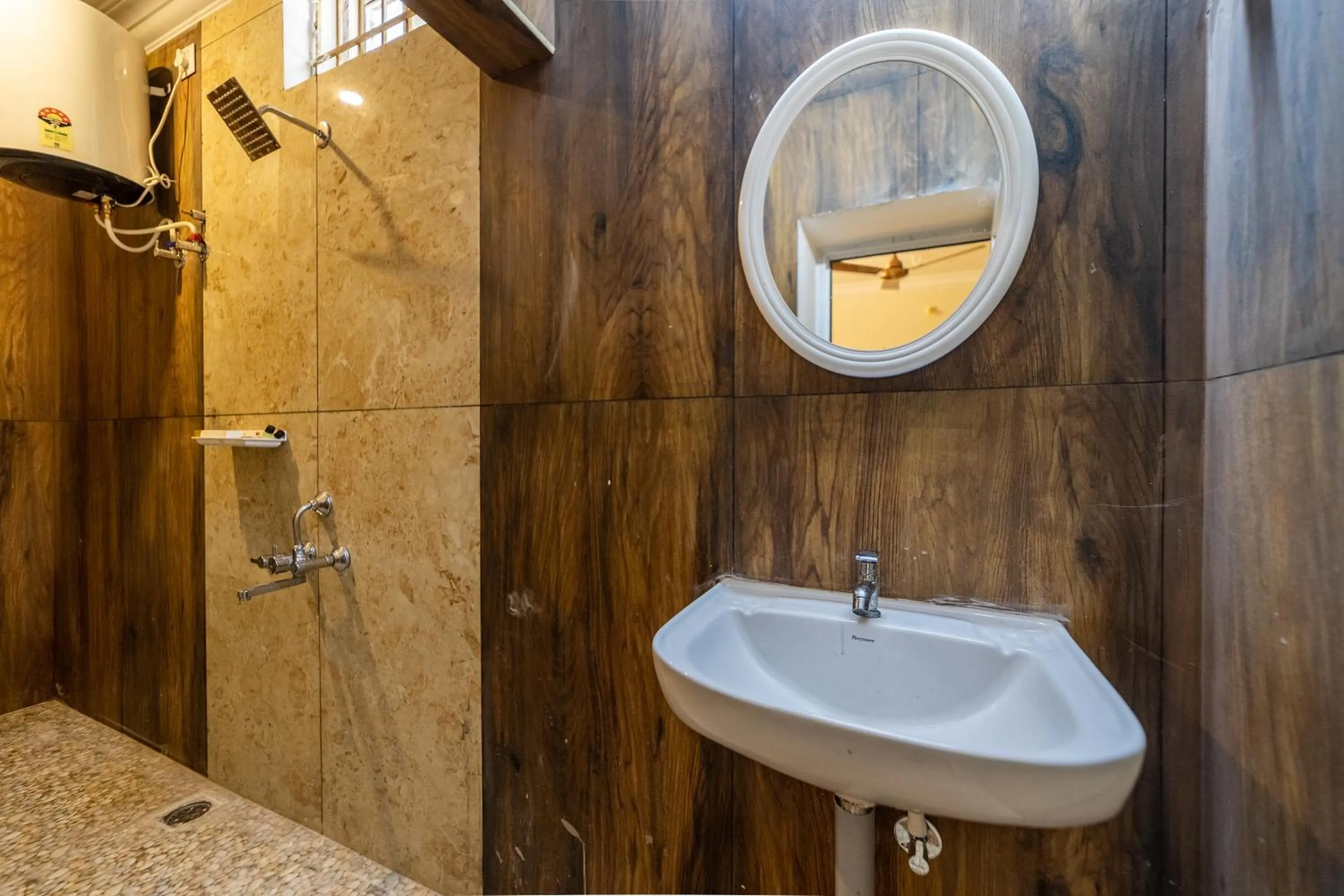 Bathroom in Yellow Residency