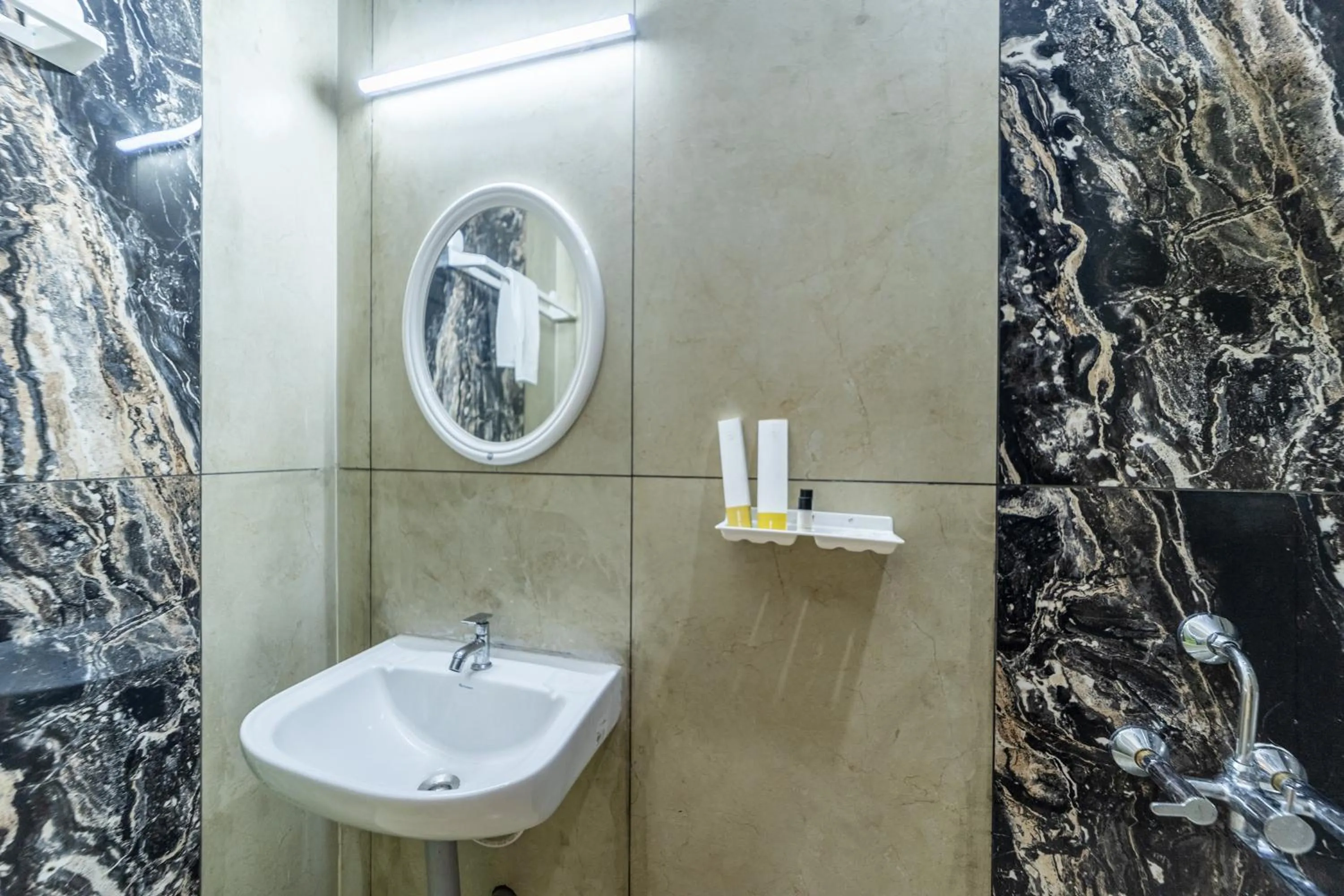 Bathroom in Yellow Residency