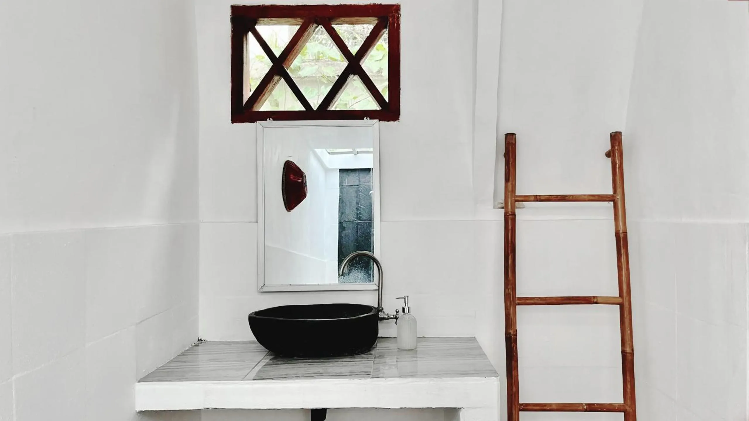 Bathroom in Florine's Garden