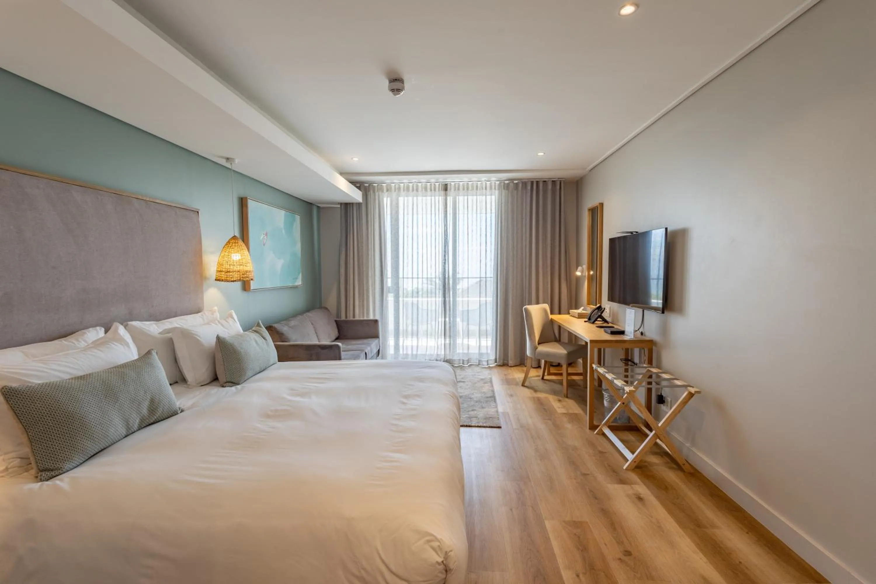 Bed in Plett Quarter Hotel - Lion Roars Hotels & Lodges