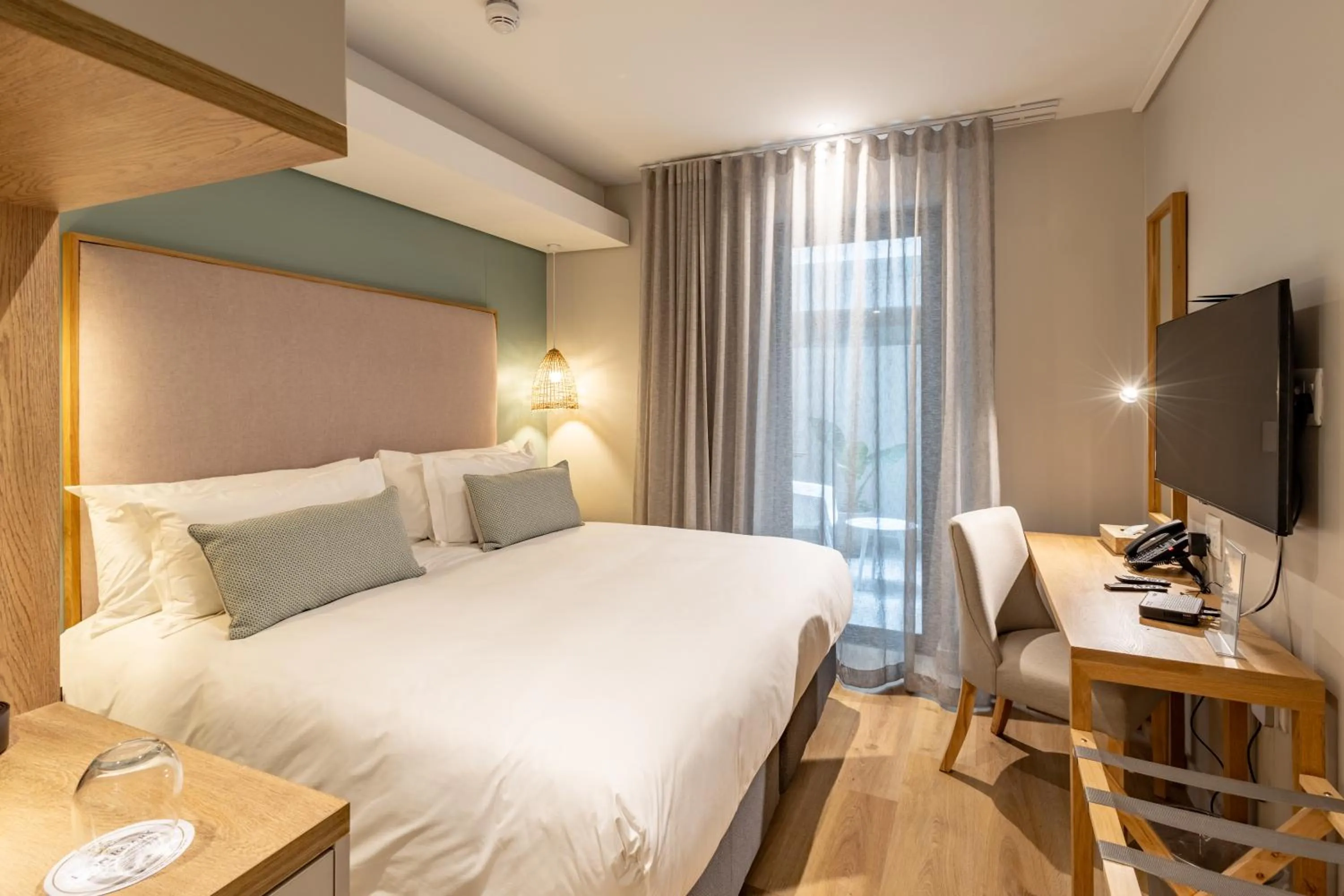 Bed in Plett Quarter Hotel - Lion Roars Hotels & Lodges